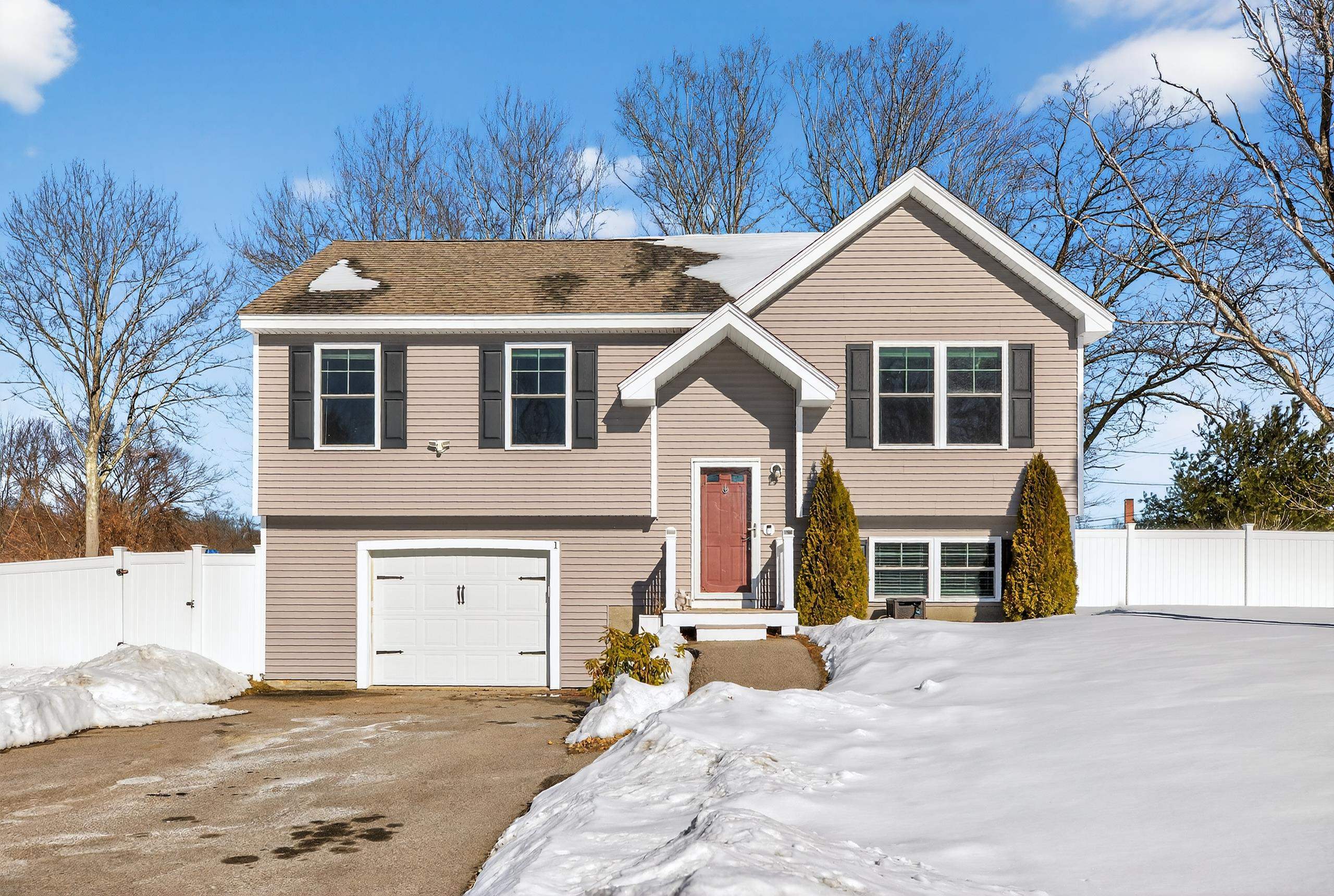 Photo of 1 West Meadow Court Milford NH 03055