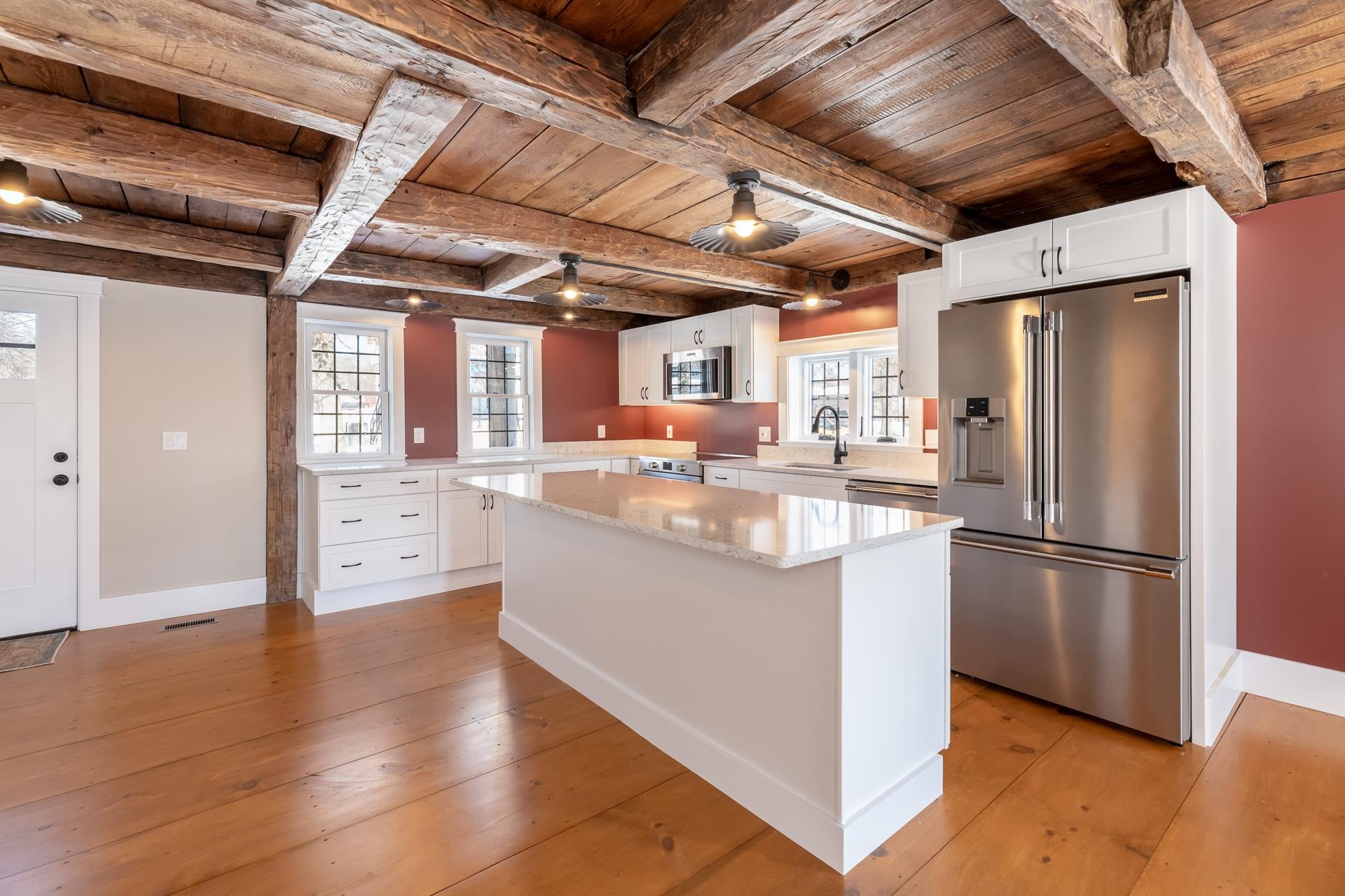 98 Water St, Laconia, NH 03246