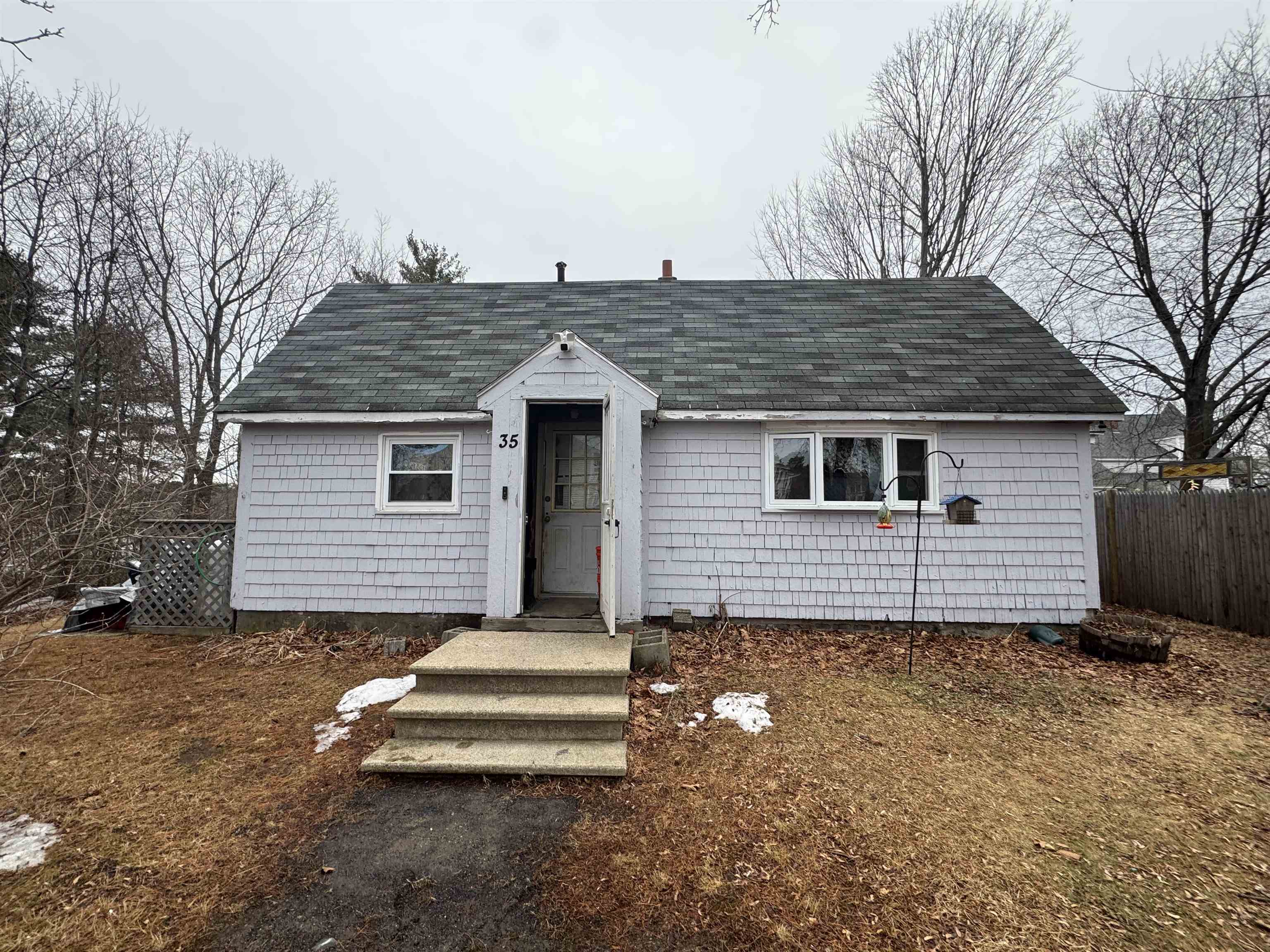 35 Highland Ave, Derry, NH 03038-2630