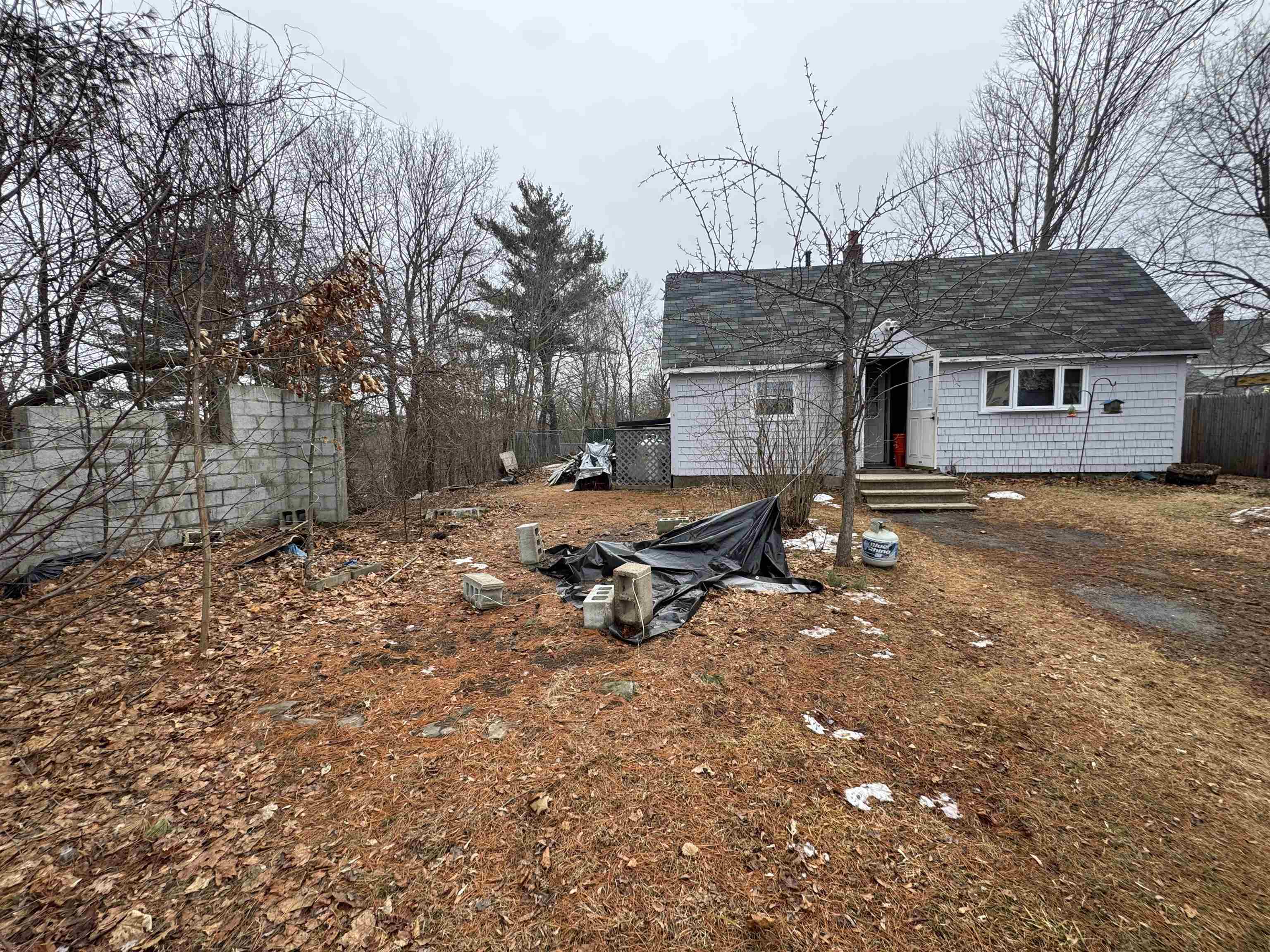 35 Highland Ave, Derry, NH 03038-2630
