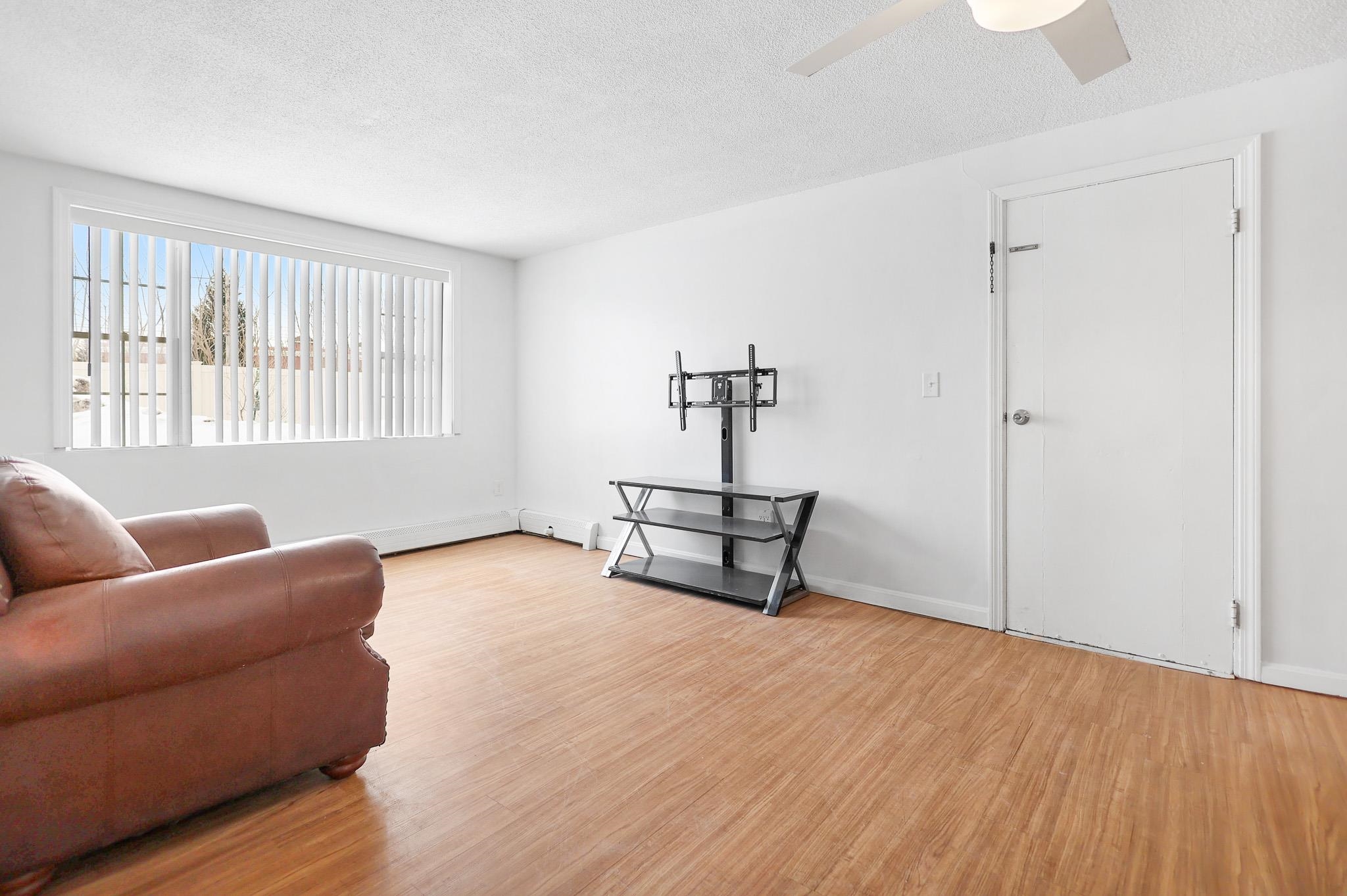 99 Cluff Crossing Rd, Salem, NH 03079