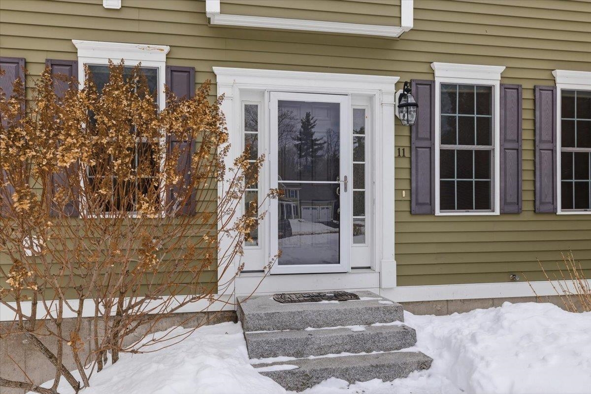 11 Gable Dr, Epping, NH 03042