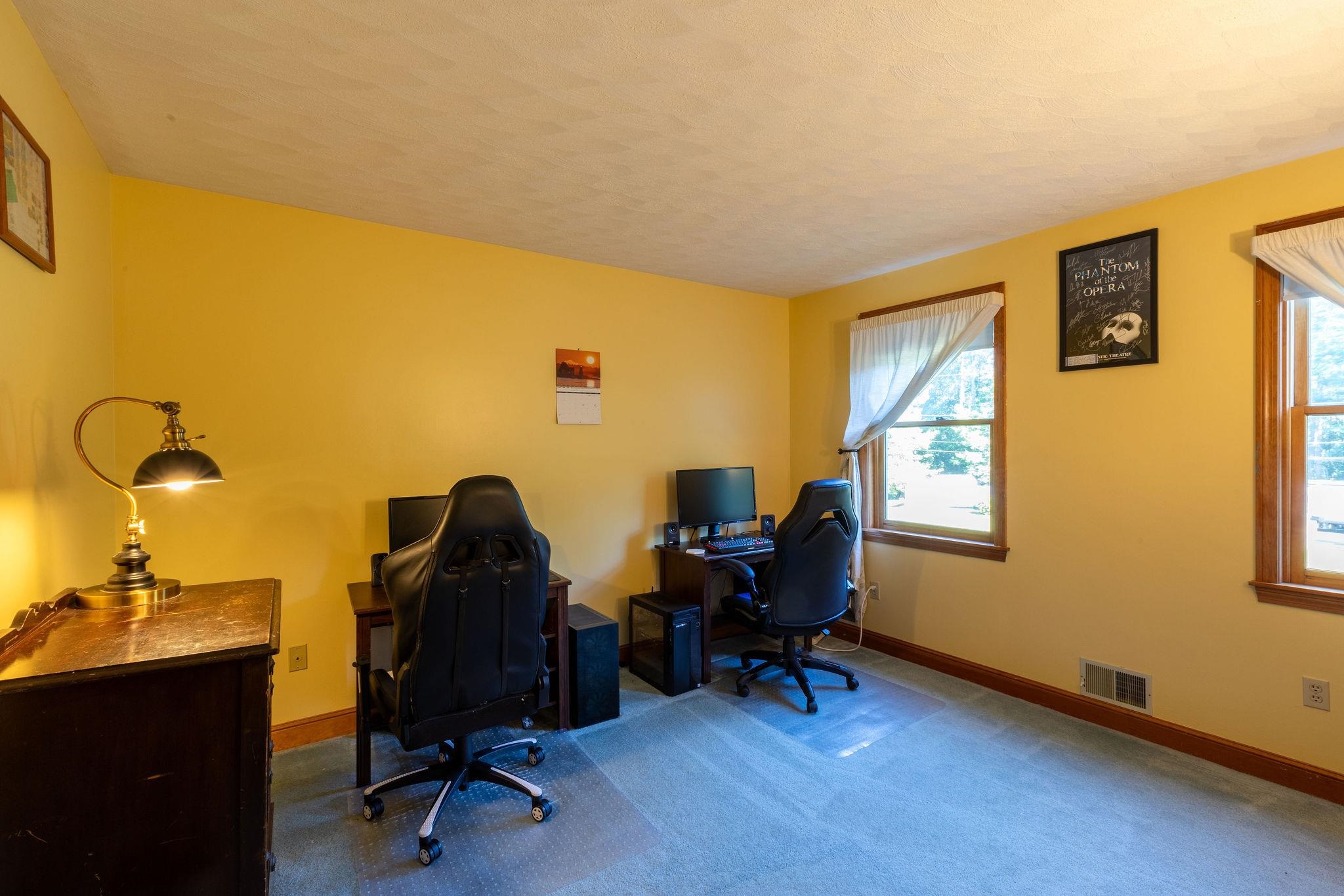 10 Lund Dr, Hudson, NH 03051