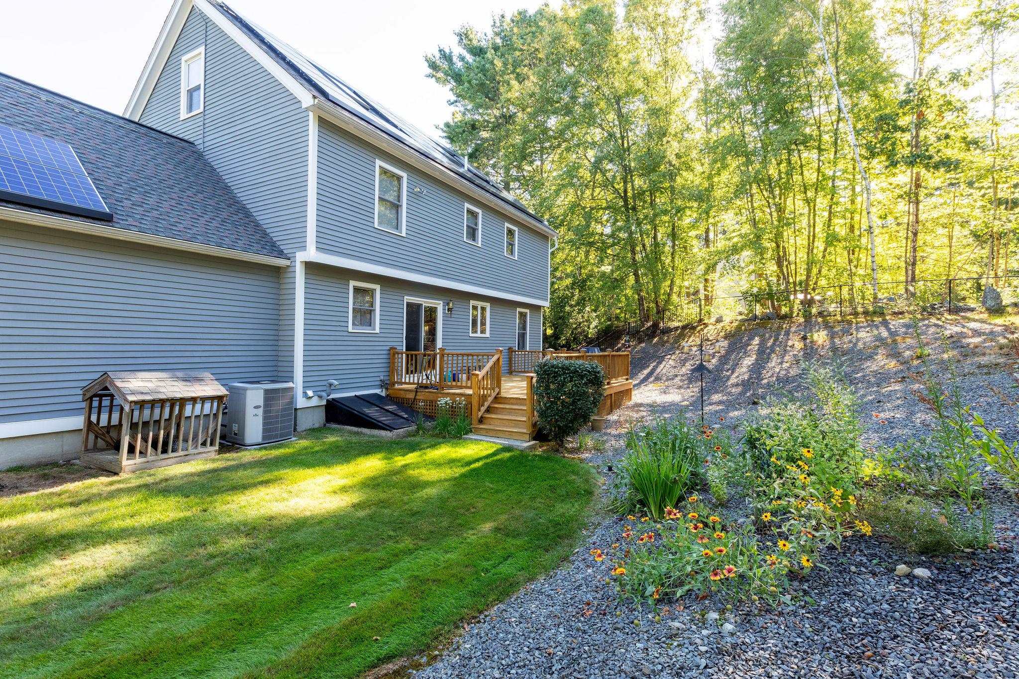 10 Lund Dr, Hudson, NH 03051
