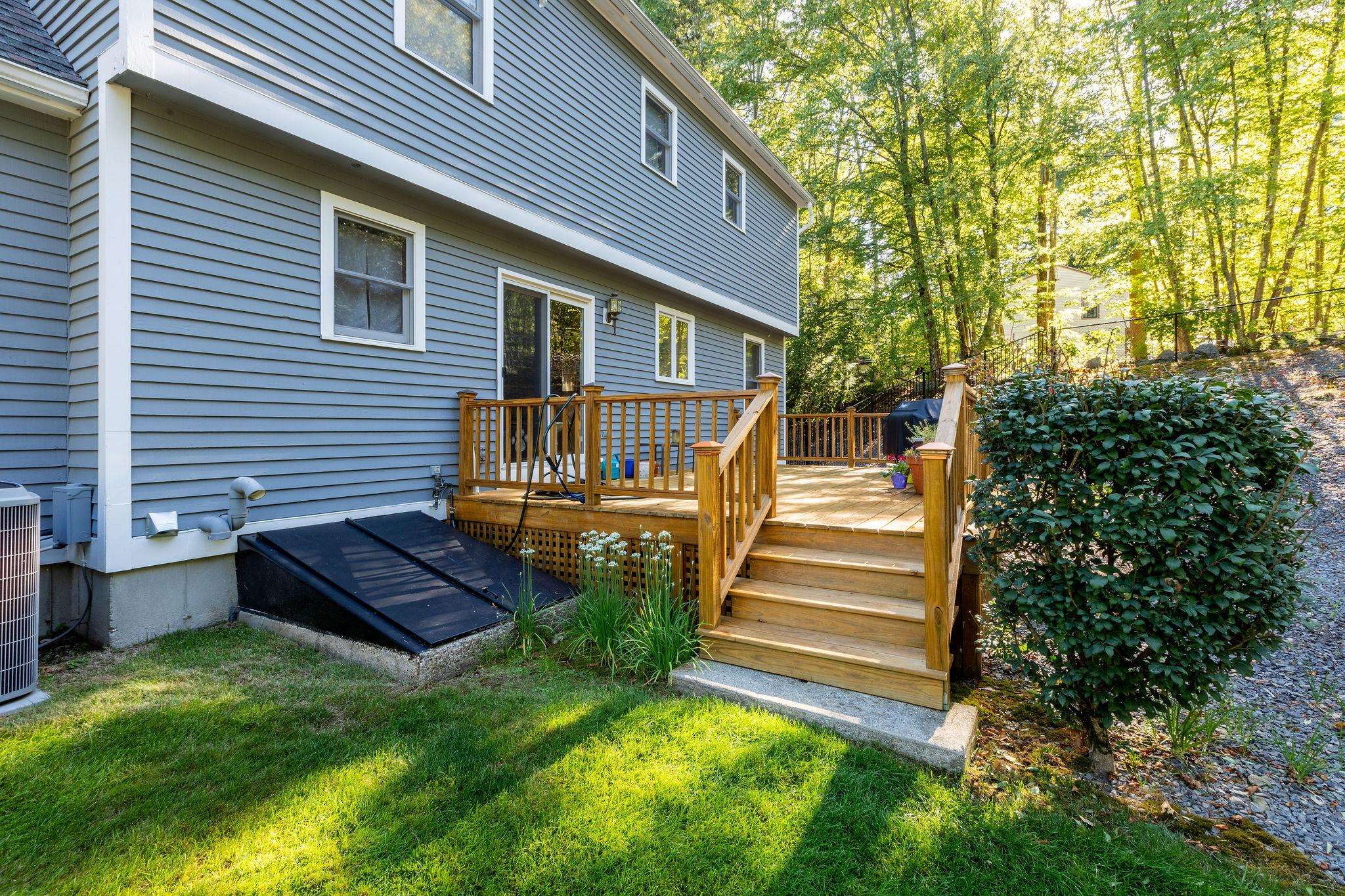 10 Lund Dr, Hudson, NH 03051