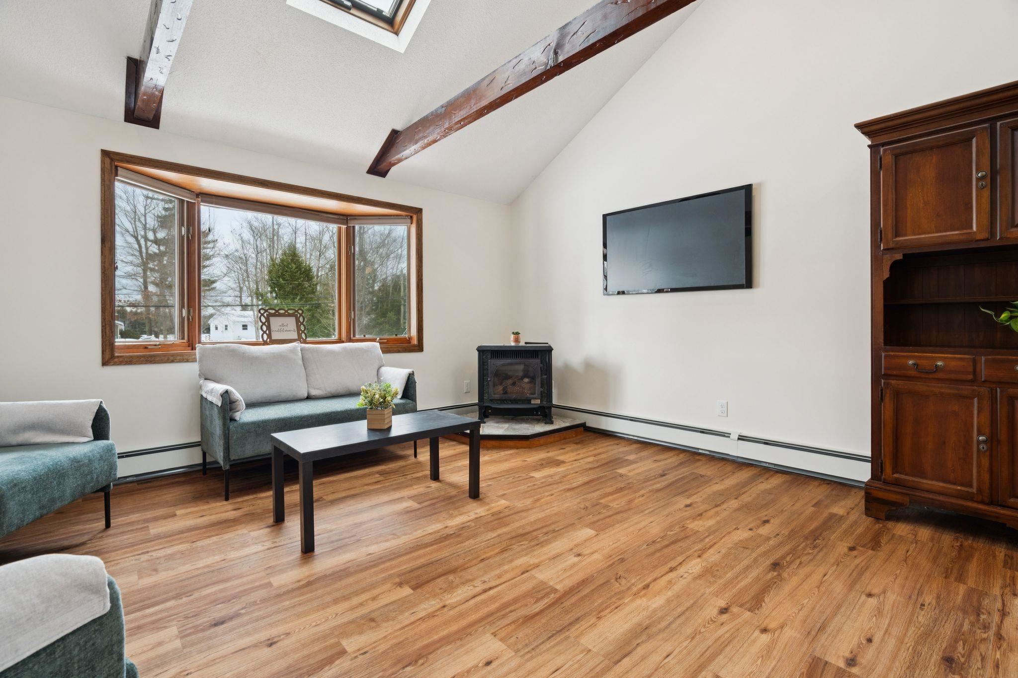 115 Lakeshore Dr, Middleton, NH 03887