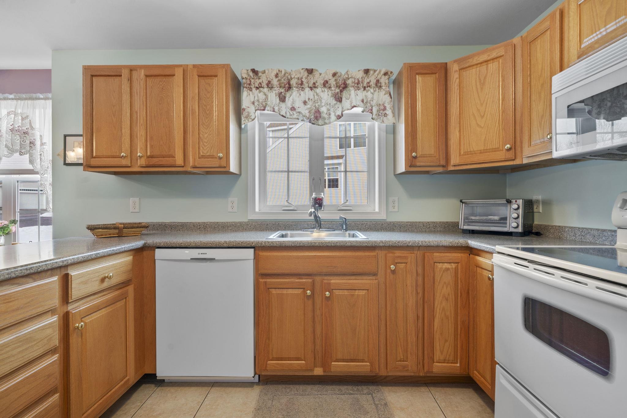 51 Brookview Rd, Windham, NH 03087