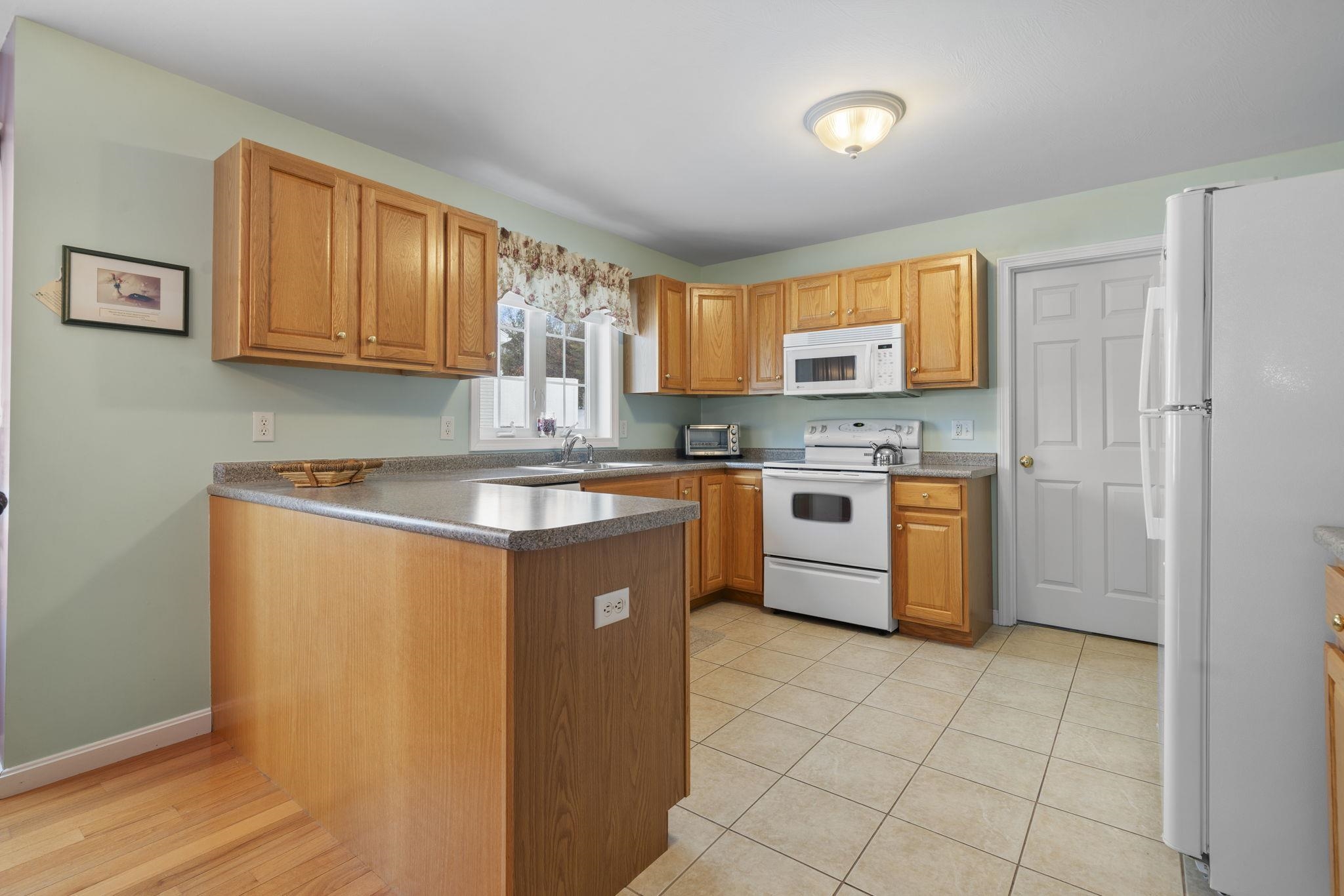 51 Brookview Rd, Windham, NH 03087