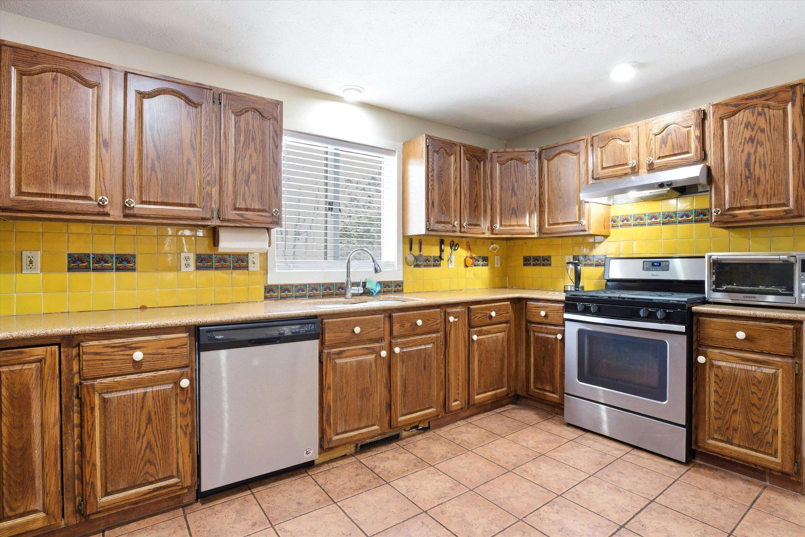 47 Drew Woods Dr, Derry, NH 03038