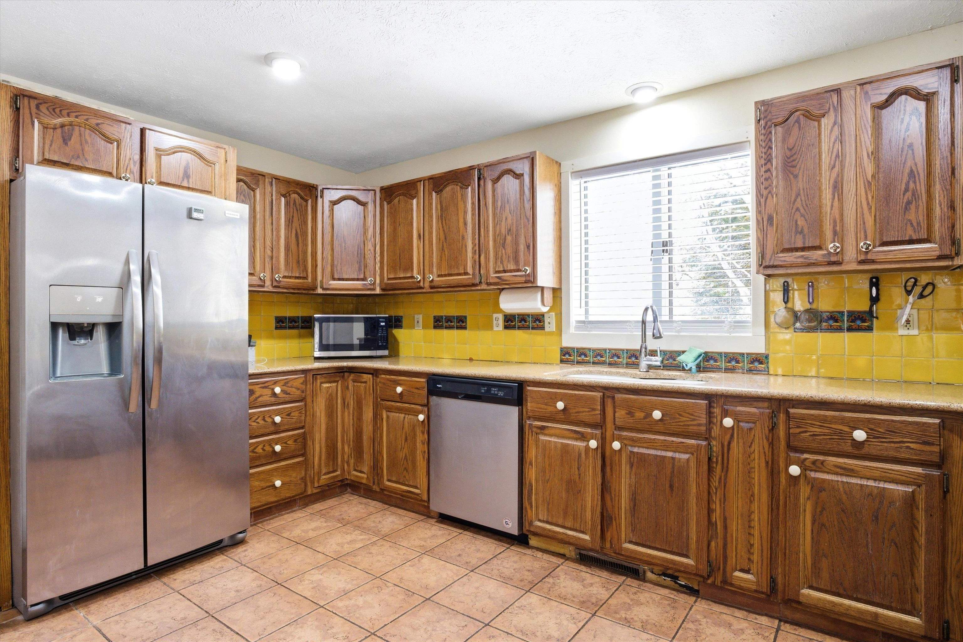 47 Drew Woods Dr, Derry, NH 03038