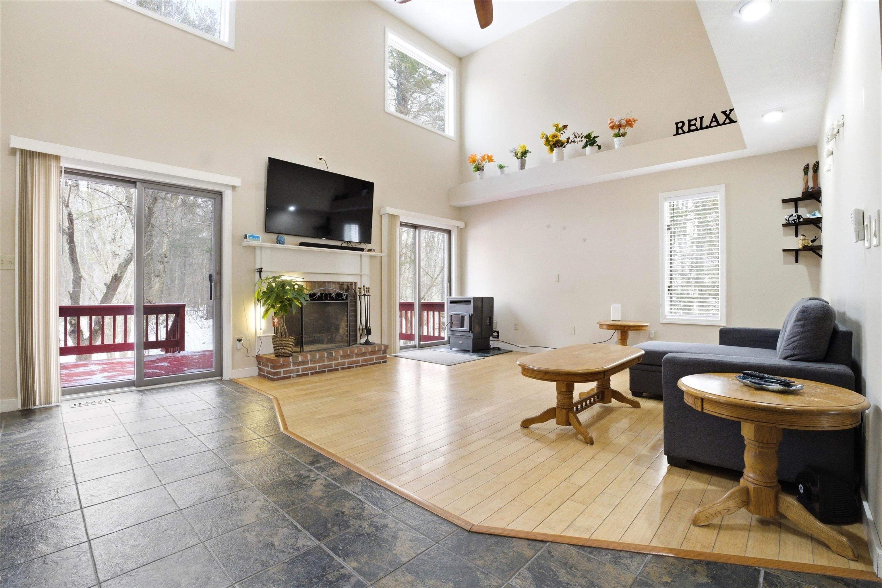 47 Drew Woods Dr, Derry, NH 03038