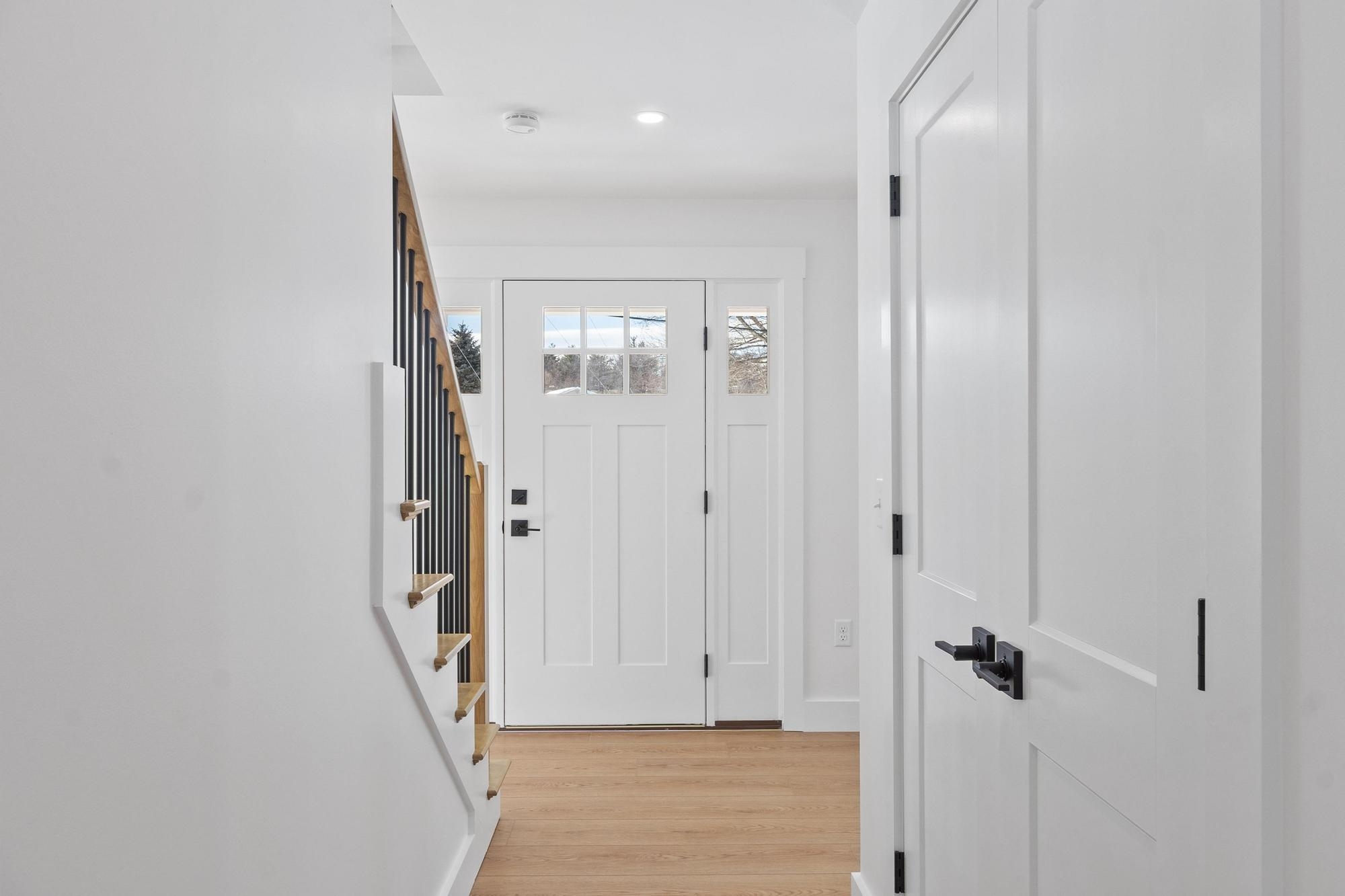 8 Meadowbrook Dr, Nashua, NH 03062