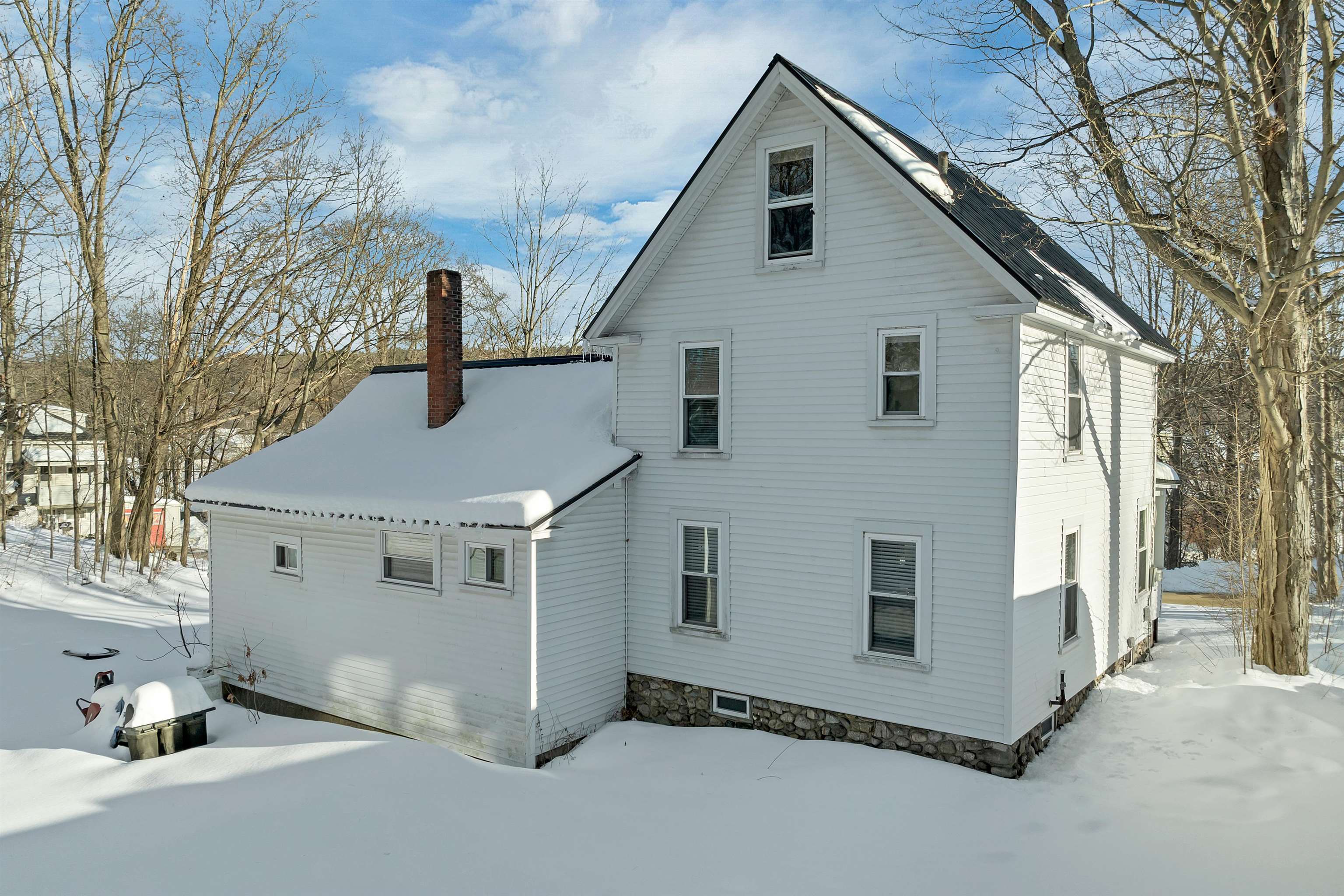 178 School St, Laconia, NH 03246