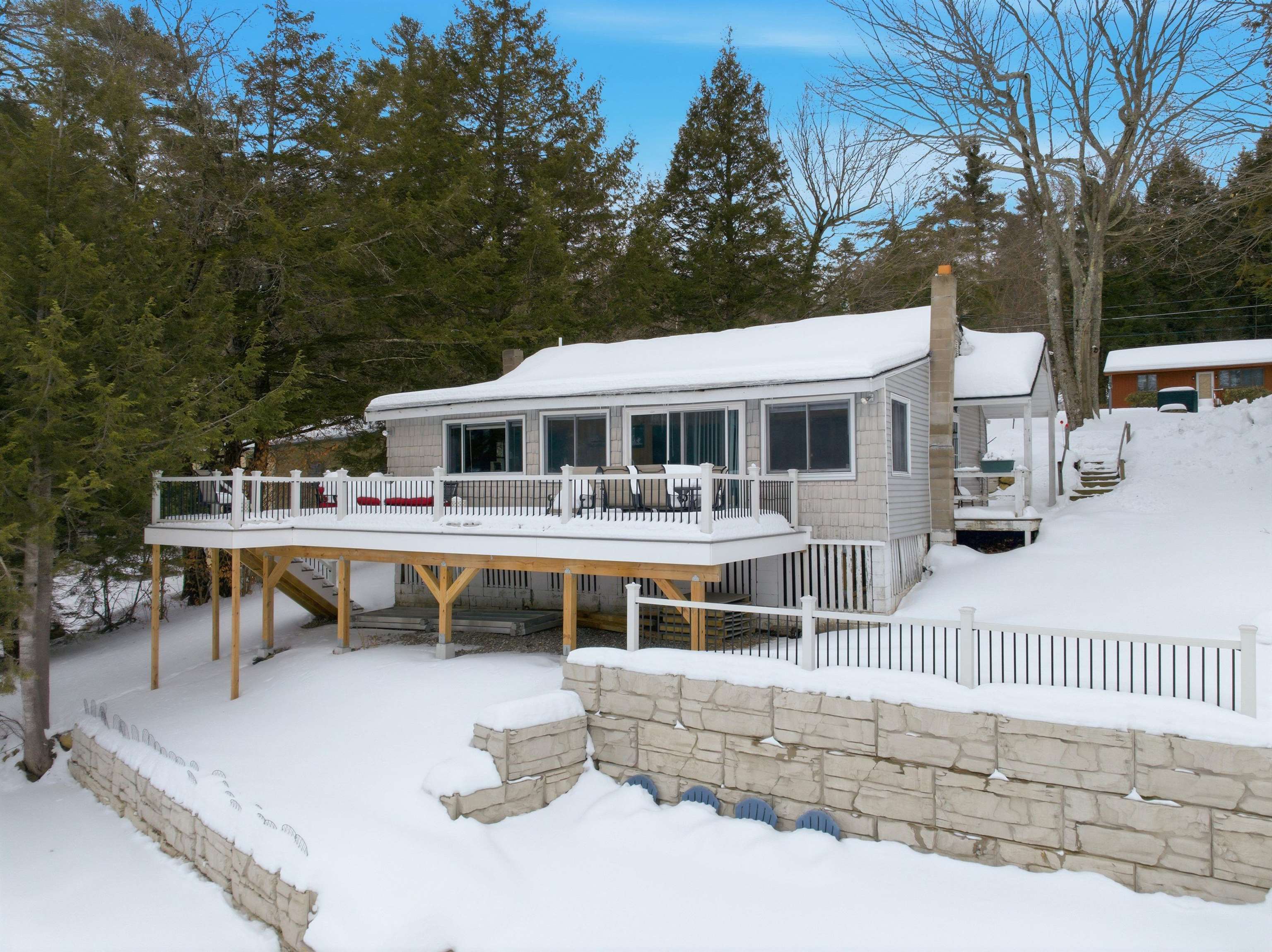 348 Hemlock Dr, Gilmanton, NH 03267