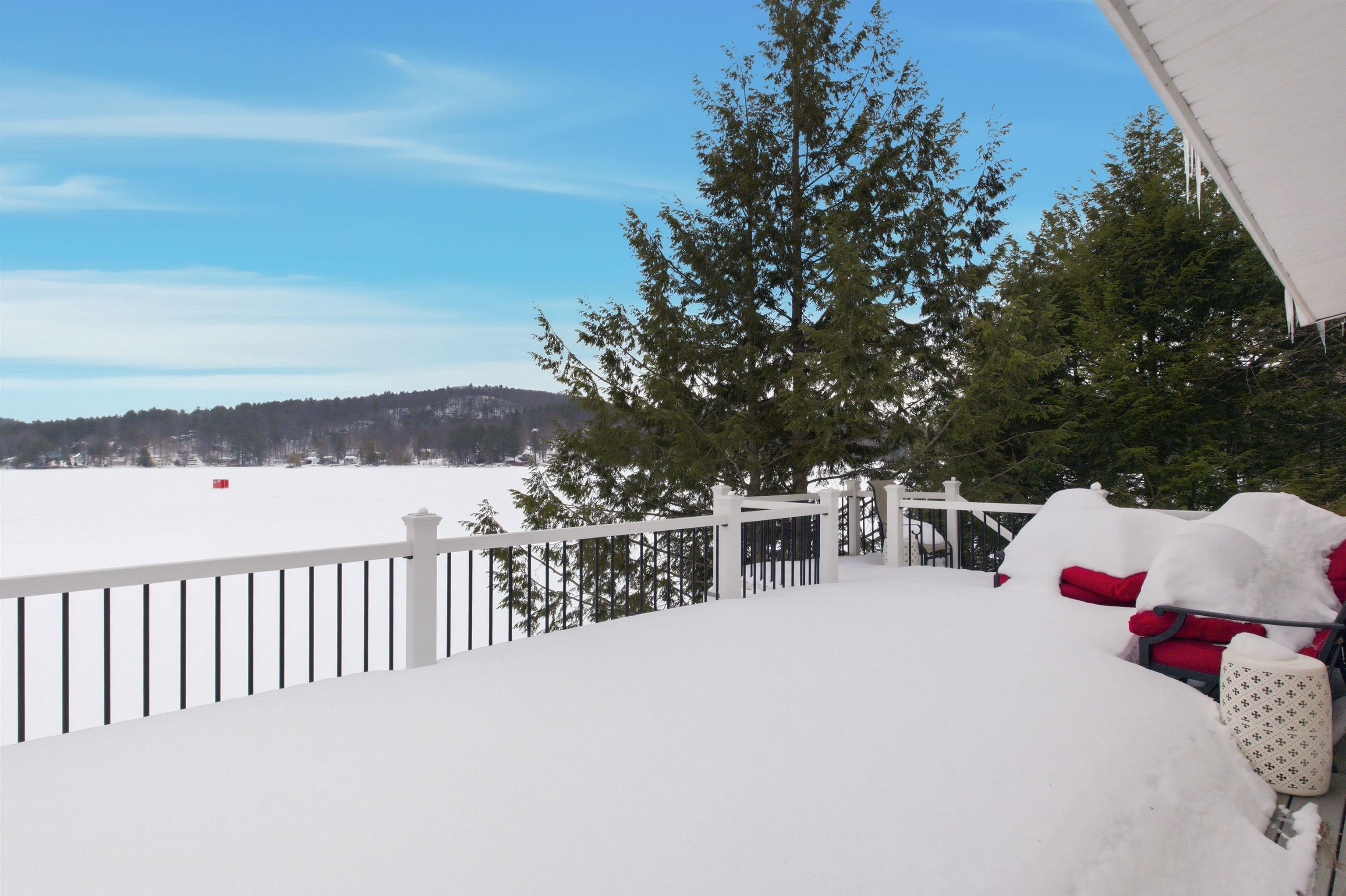 348 Hemlock Dr, Gilmanton, NH 03267