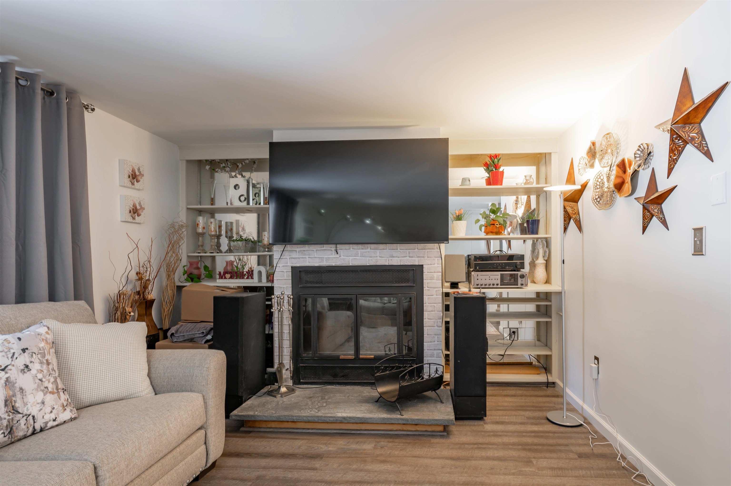 23 Spring Cove Rd, Nashua, NH 03062