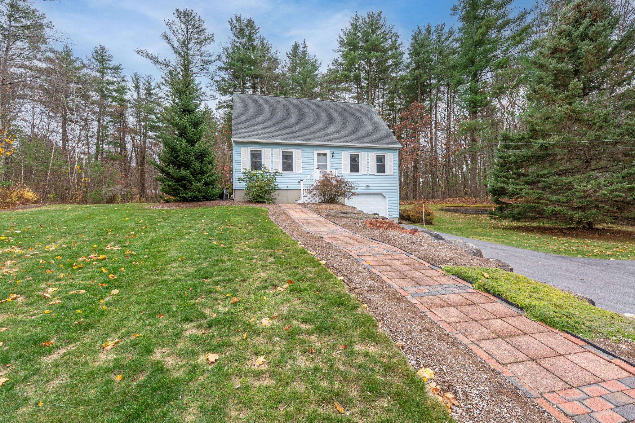 41 Golden Gate Dr, Hooksett, NH 03106