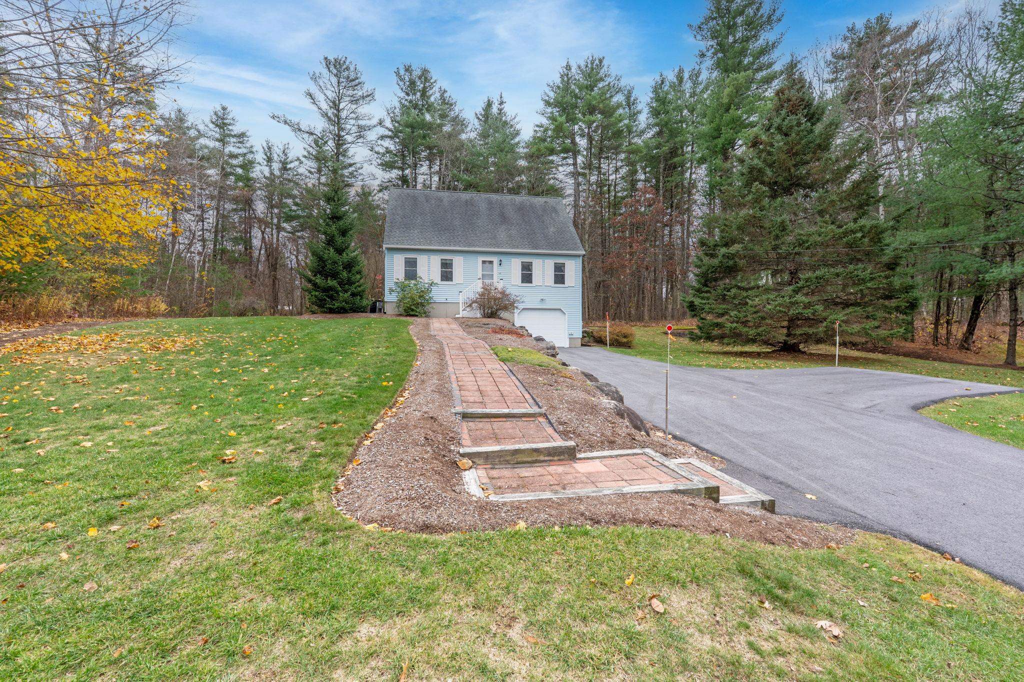 41 Golden Gate Dr, Hooksett, NH 03106