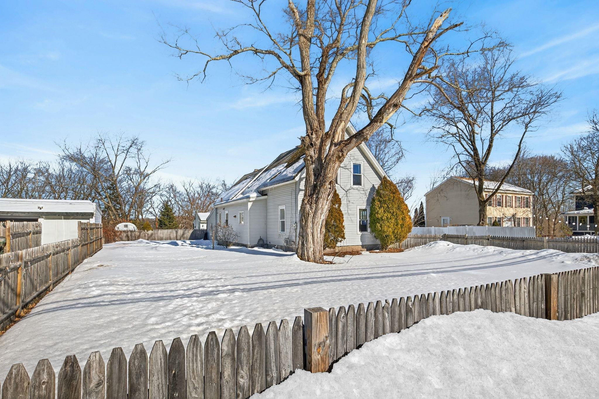 185 Mast Rd, Manchester, NH 03102