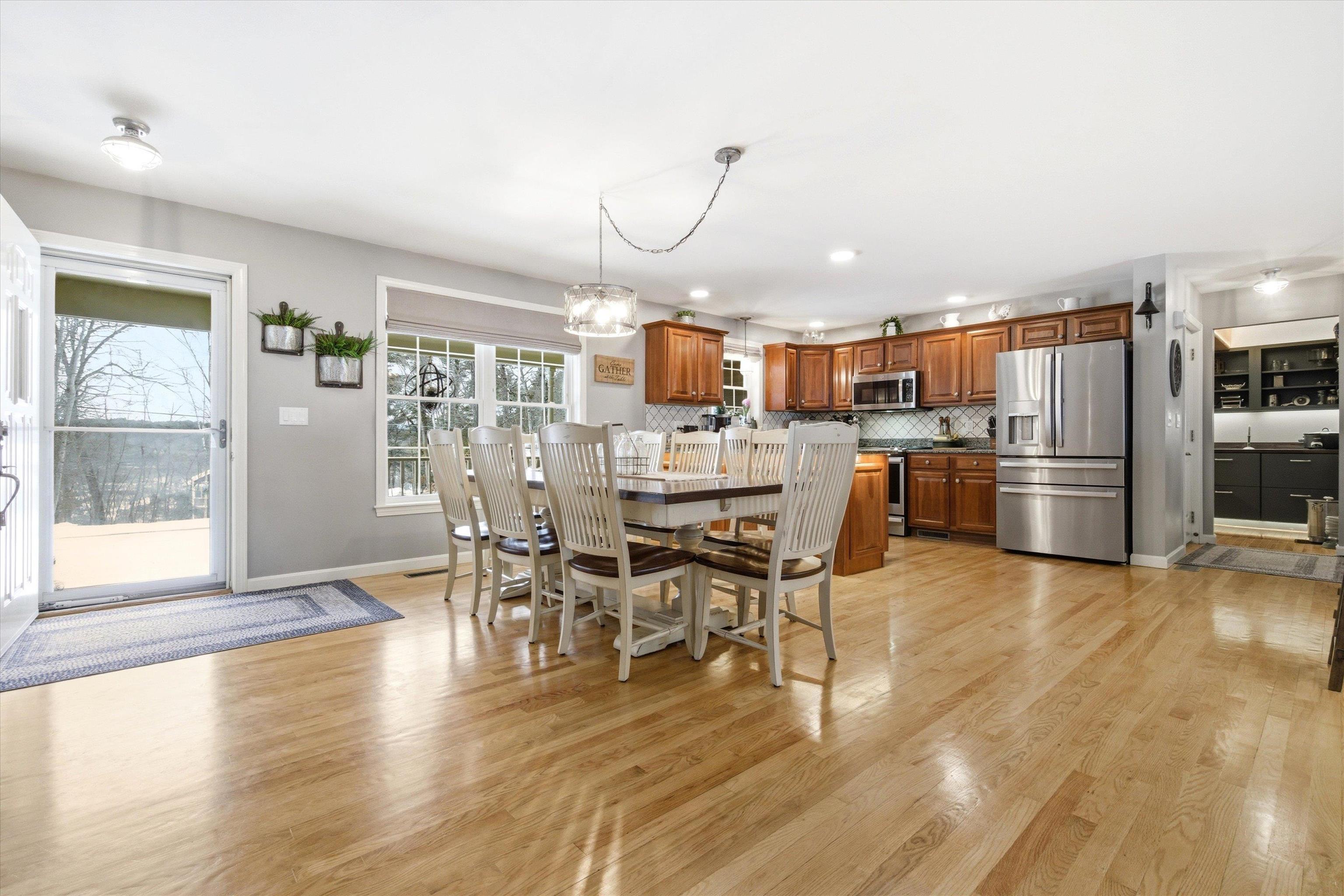 15 Grey Rock Rd, Bedford, NH 03110