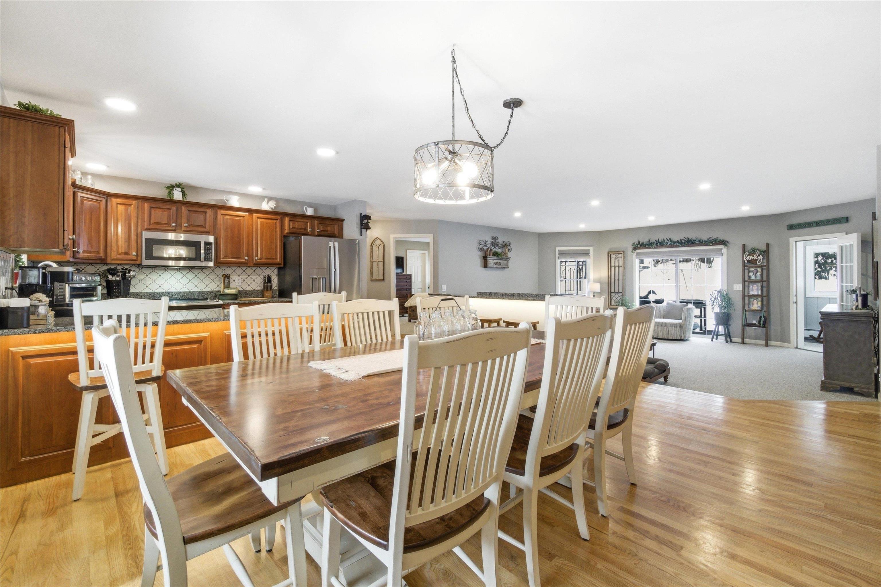 15 Grey Rock Rd, Bedford, NH 03110