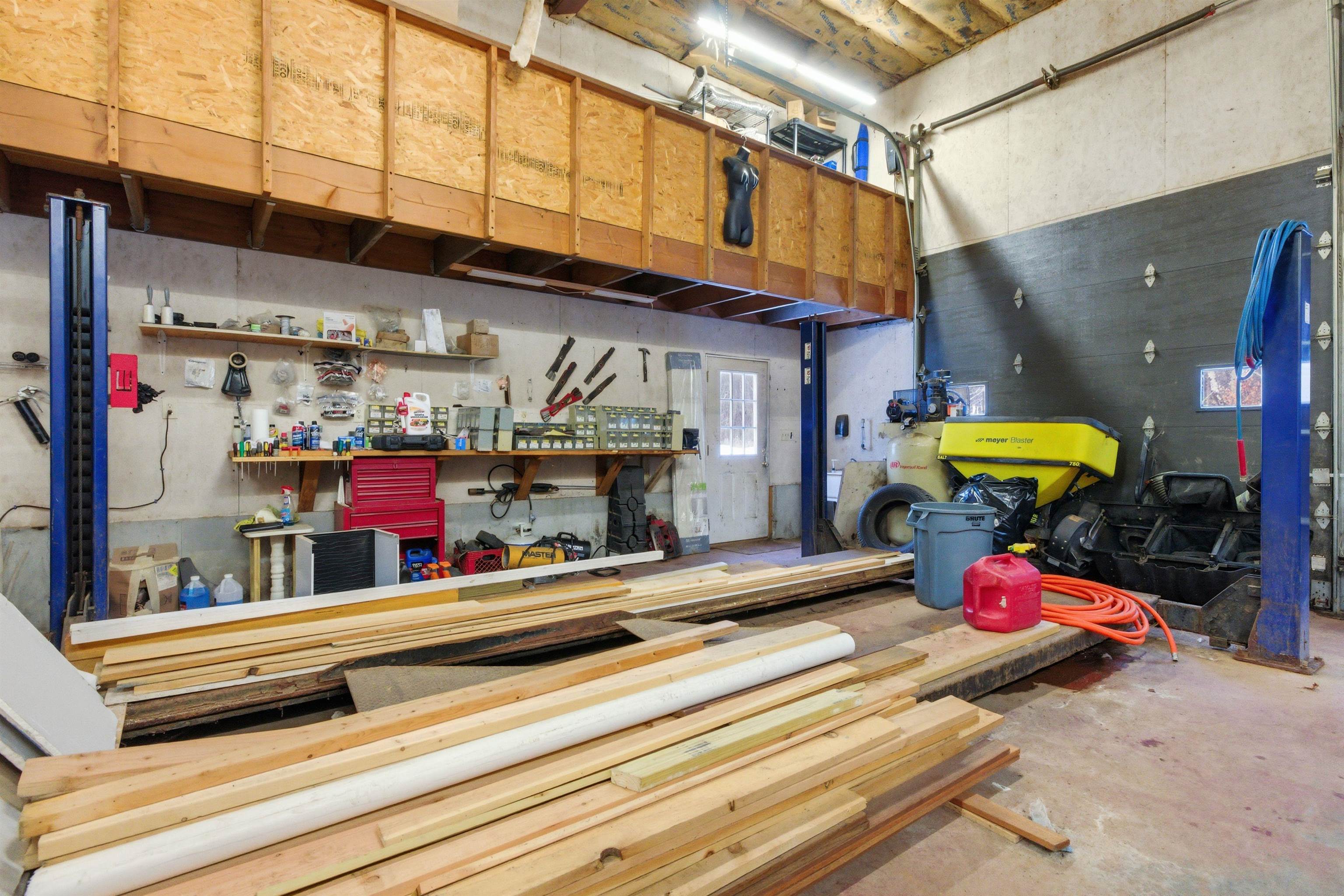 372 Owl St, Campton, NH 03223