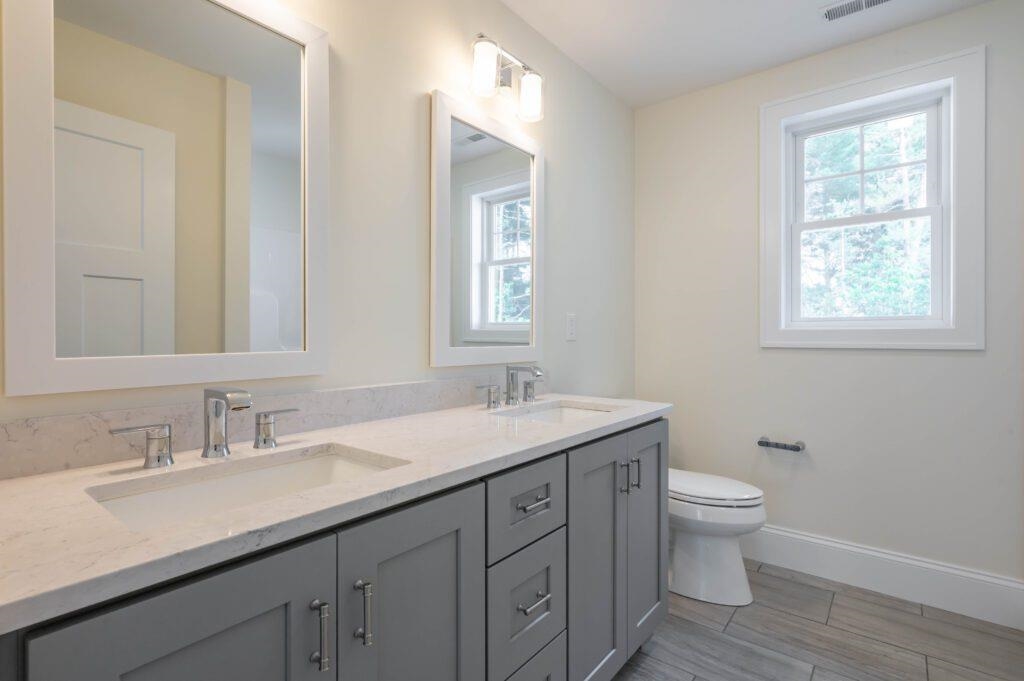 8 Wilderness Dr, Nashua, NH 03062