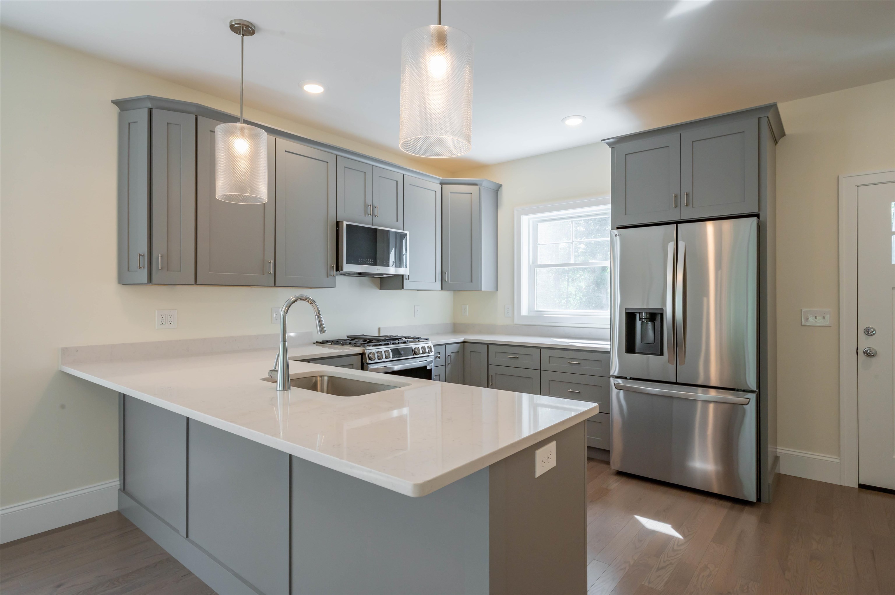 8 Wilderness Dr, Nashua, NH 03062