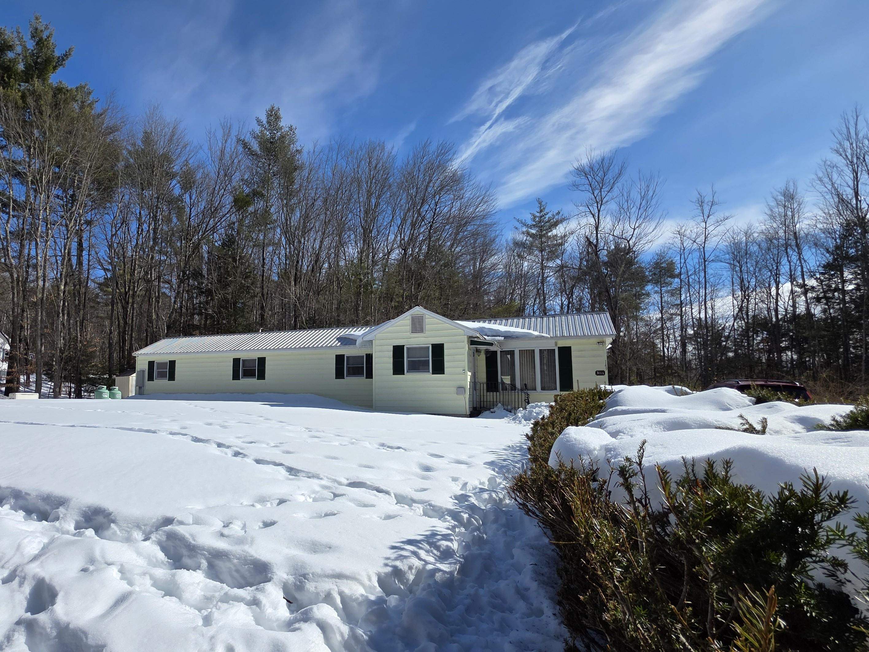 149 Golden Circle Dr, Farmington, NH 03835