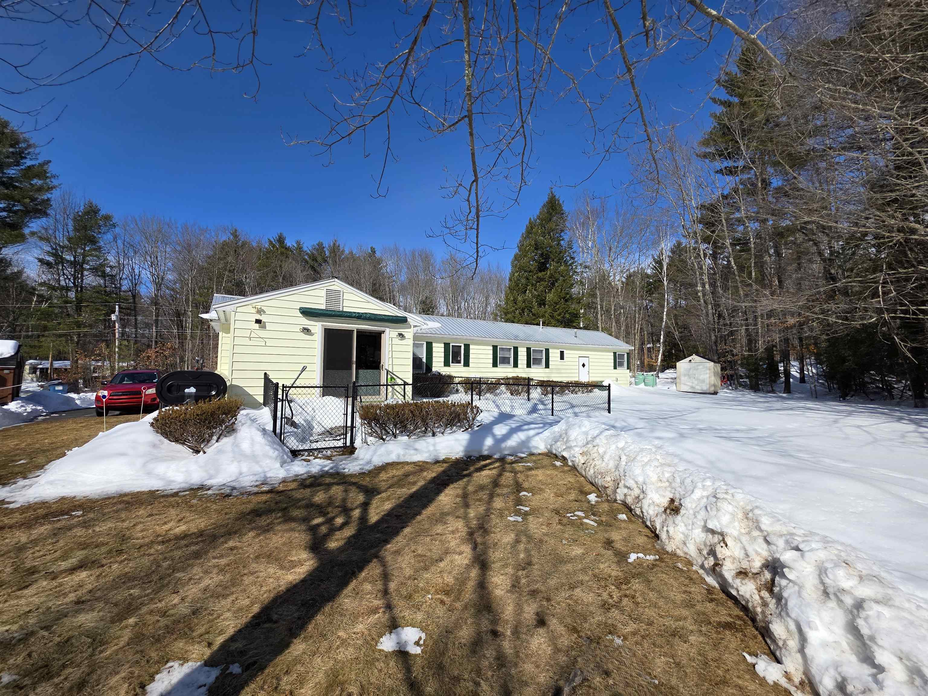 149 Golden Circle Dr, Farmington, NH 03835