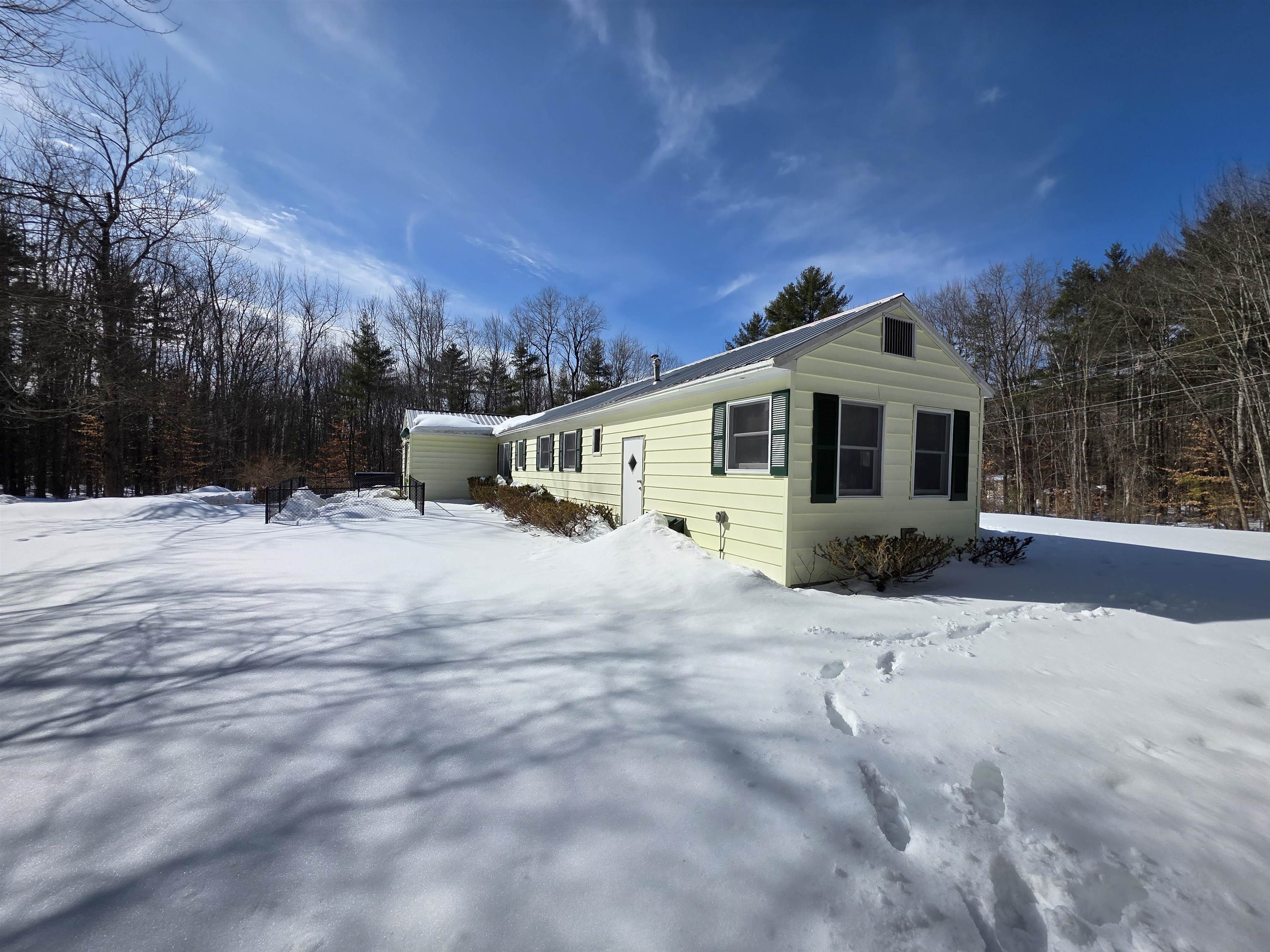 149 Golden Circle Dr, Farmington, NH 03835