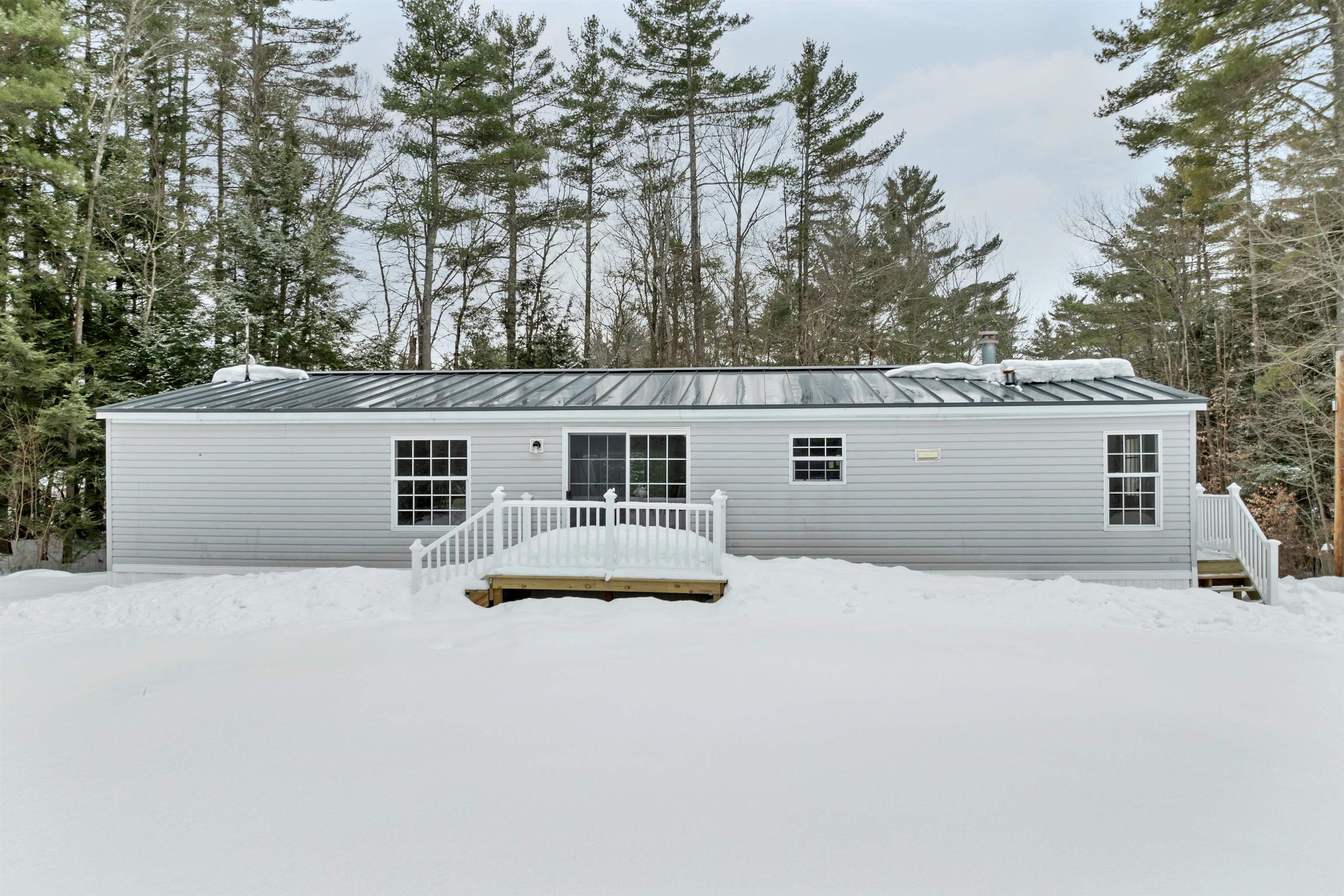 146 Old Bennington Rd, Greenfield, NH 03047