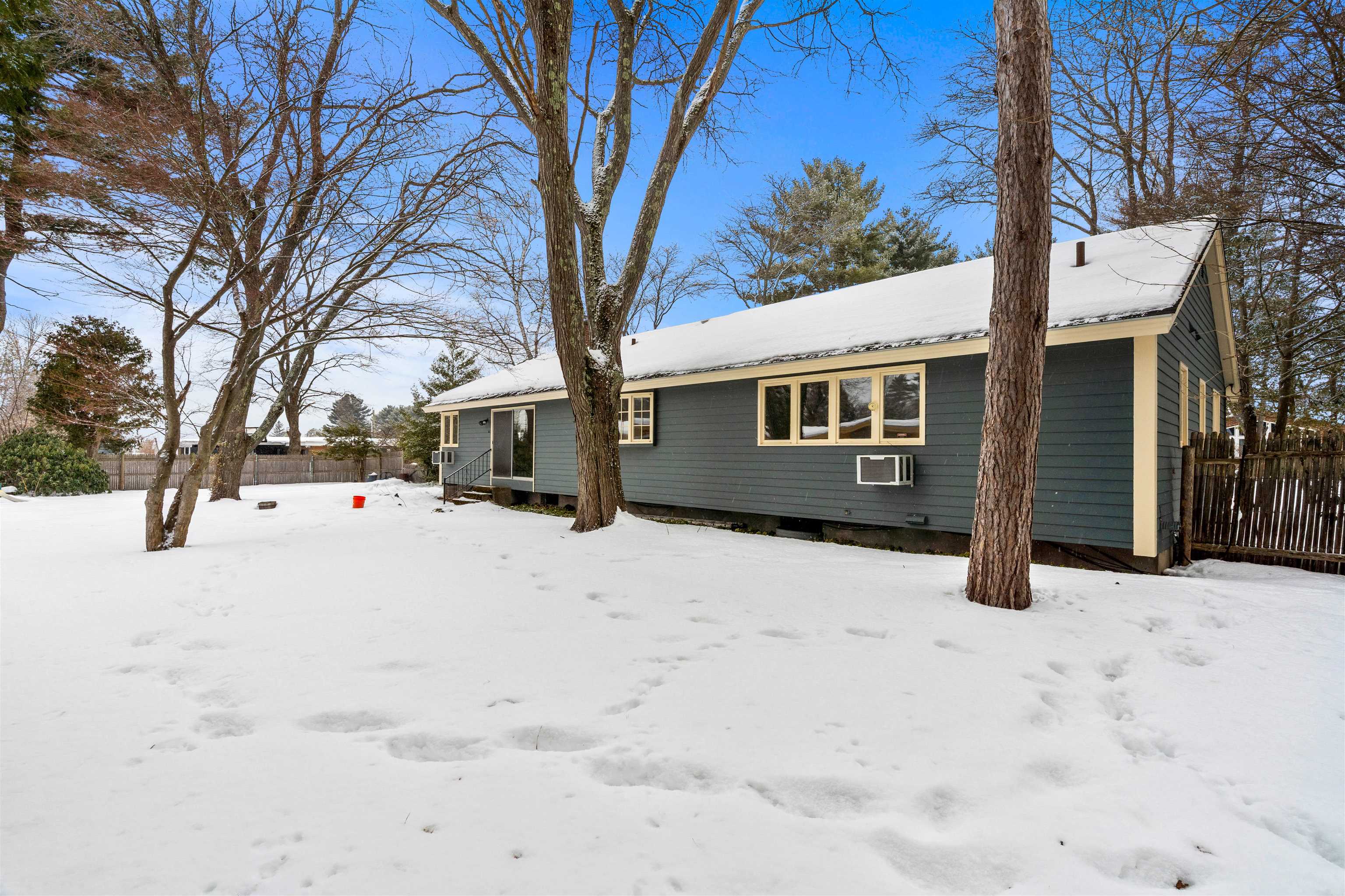 151 North Acres Rd, Manchester, NH 03104