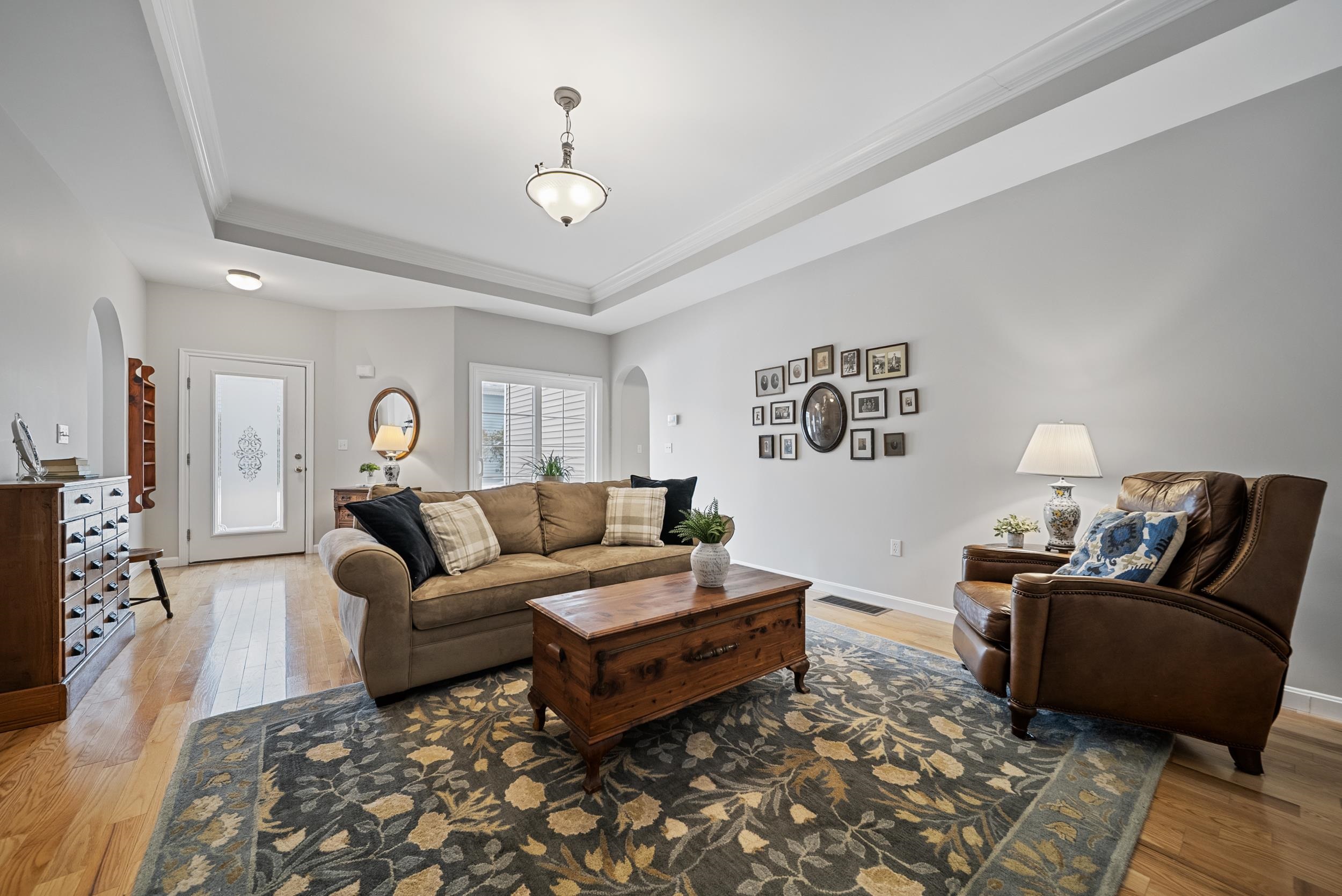 10 Houston Dr, Nashua, NH 03062