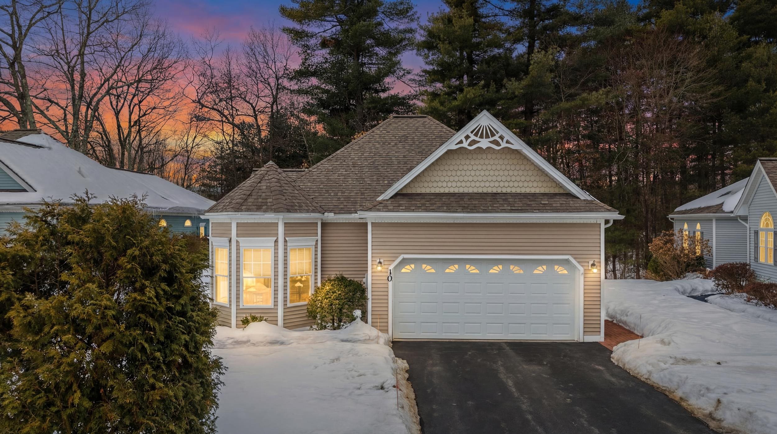 10 Houston Dr #10, Nashua, NH 03062