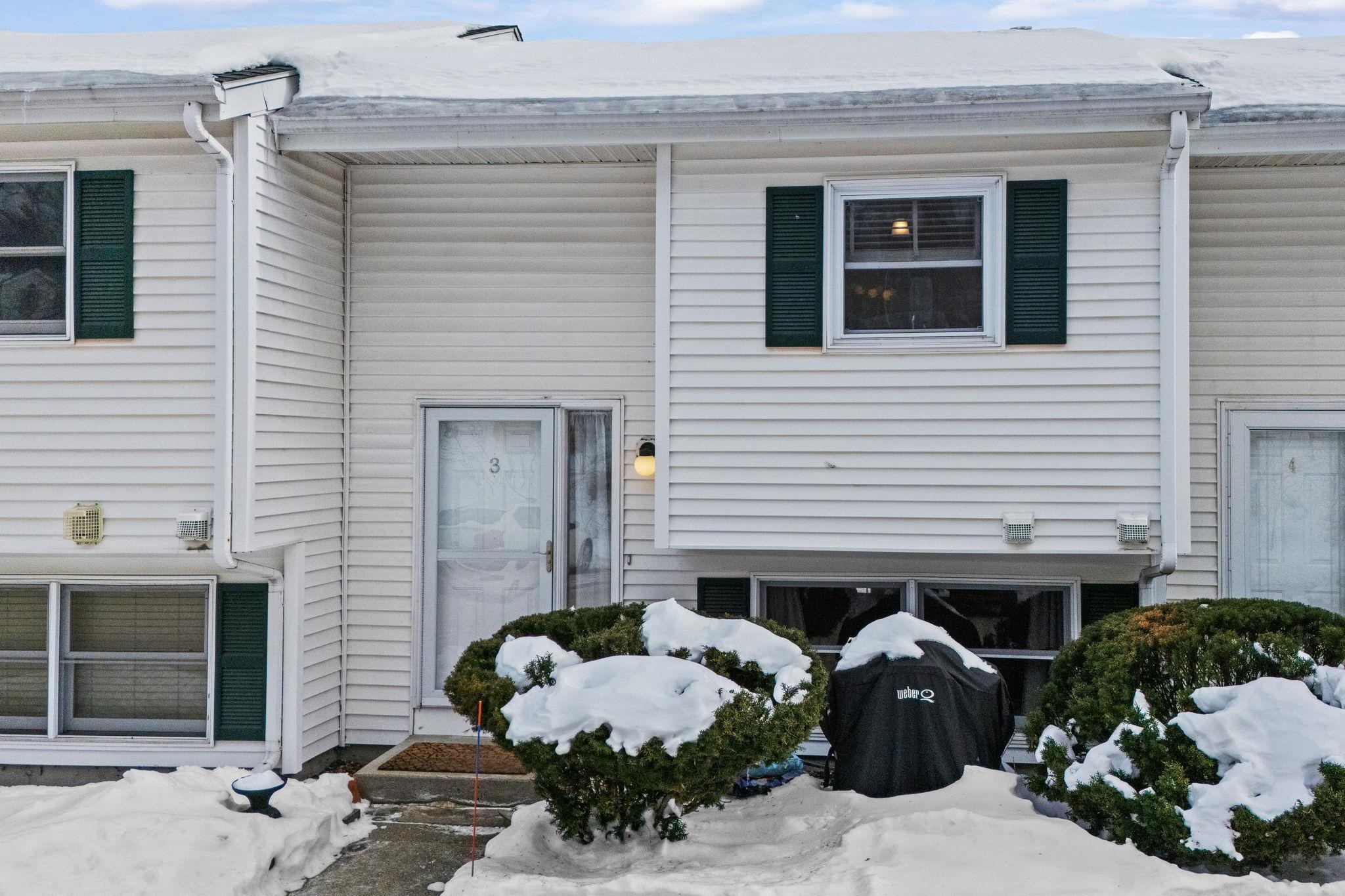 883 Mammoth Rd, Manchester, NH 03104