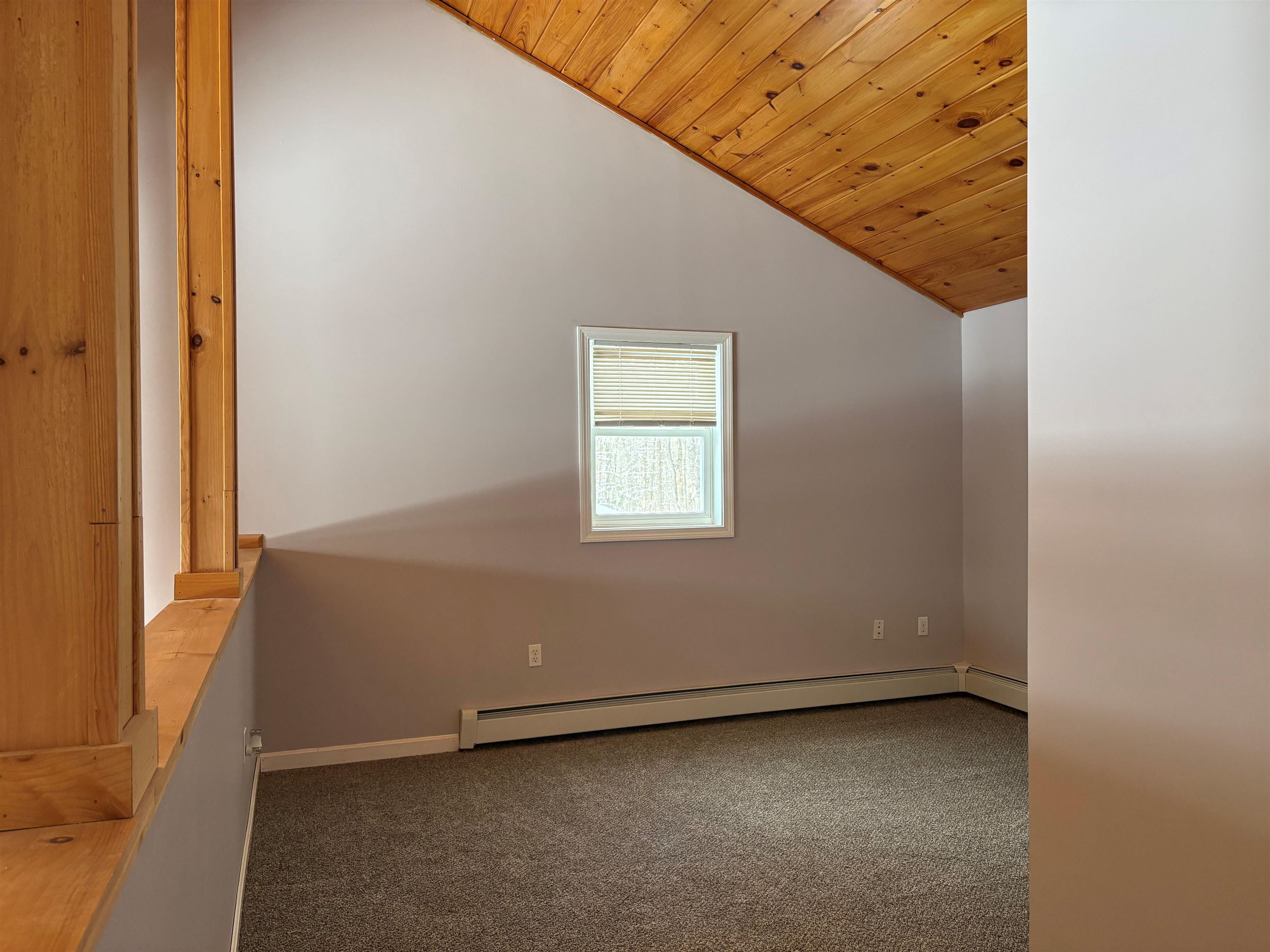 570 County Rd, Bradford, NH 03221