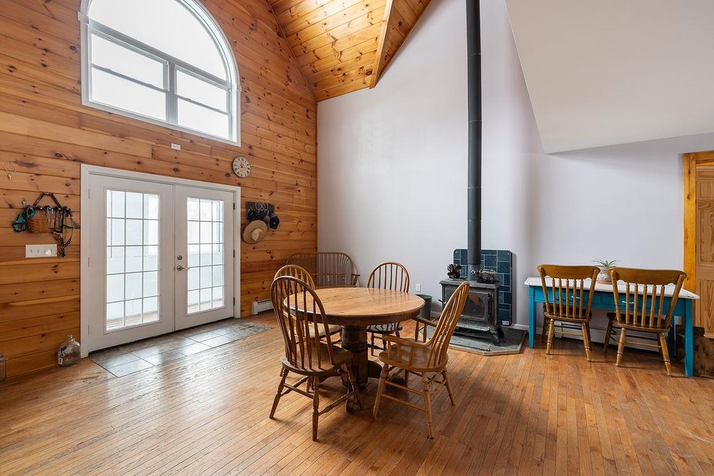 570 County Rd, Bradford, NH 03221