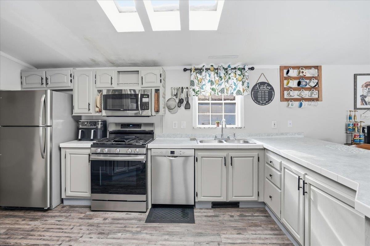 5 Pamela Dr, Hopkinton, NH 03229