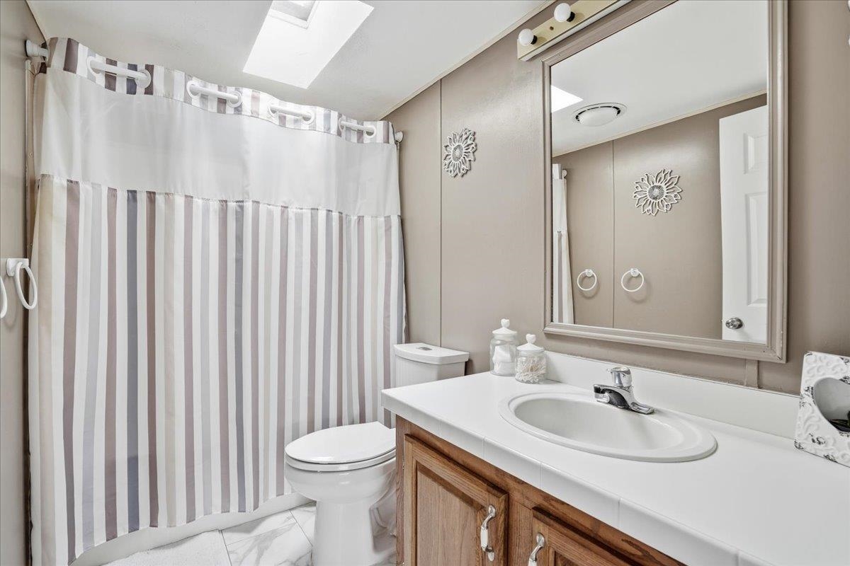 5 Pamela Dr, Hopkinton, NH 03229