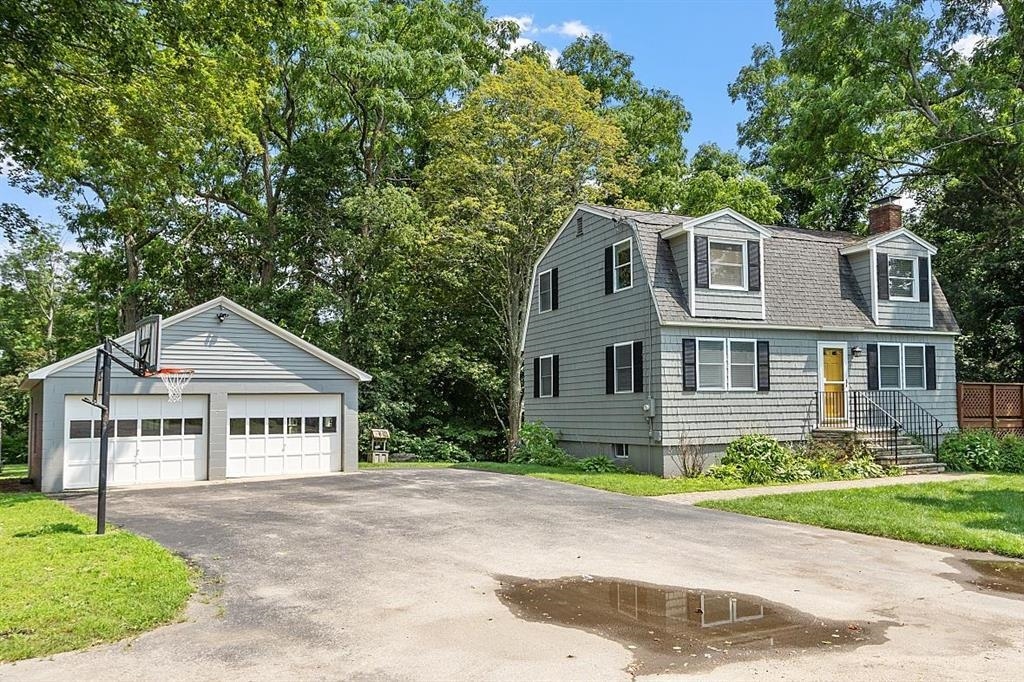 106 N Lowell Rd, Windham, NH 03087