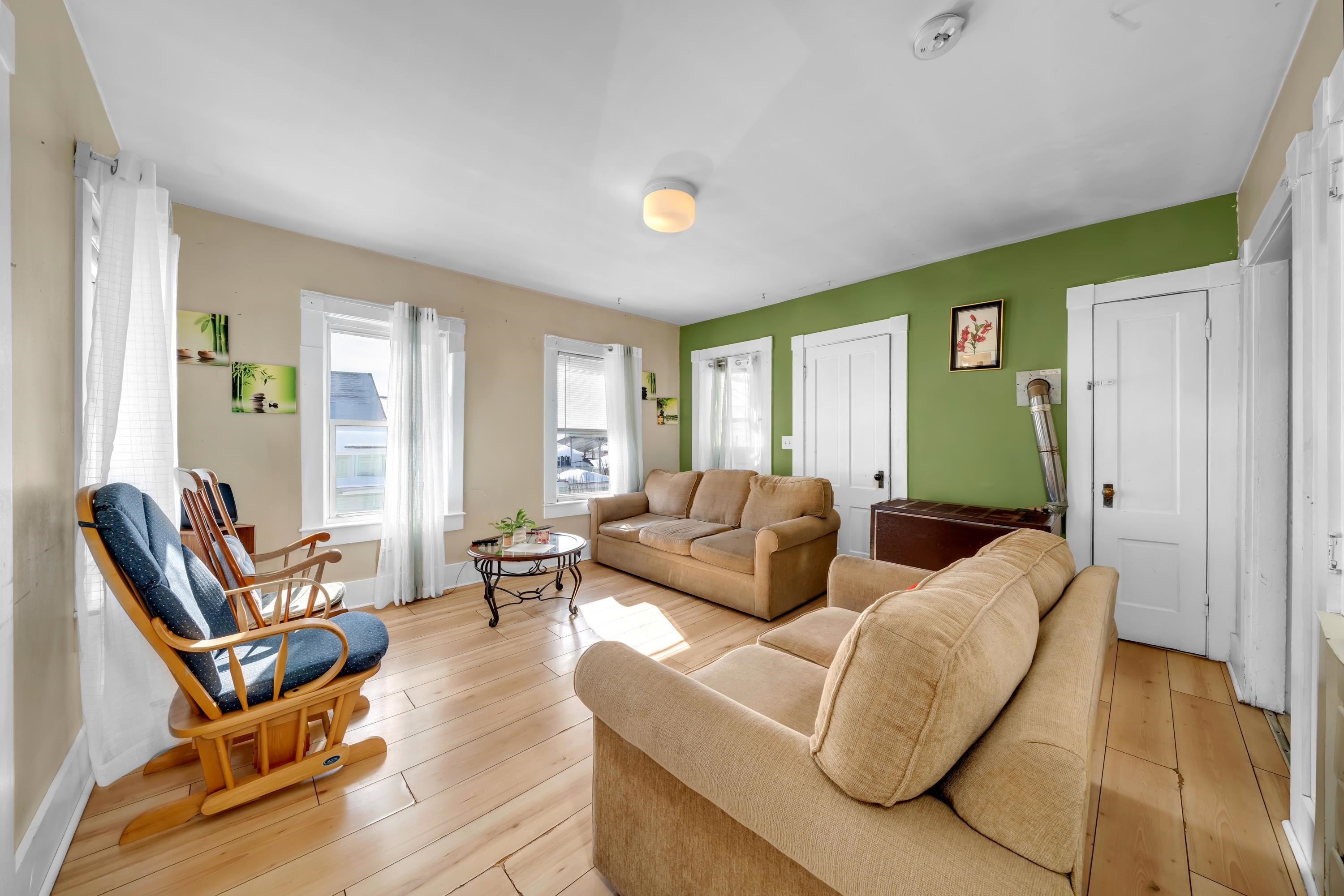 103 Ash St, Nashua, NH 03060-4543