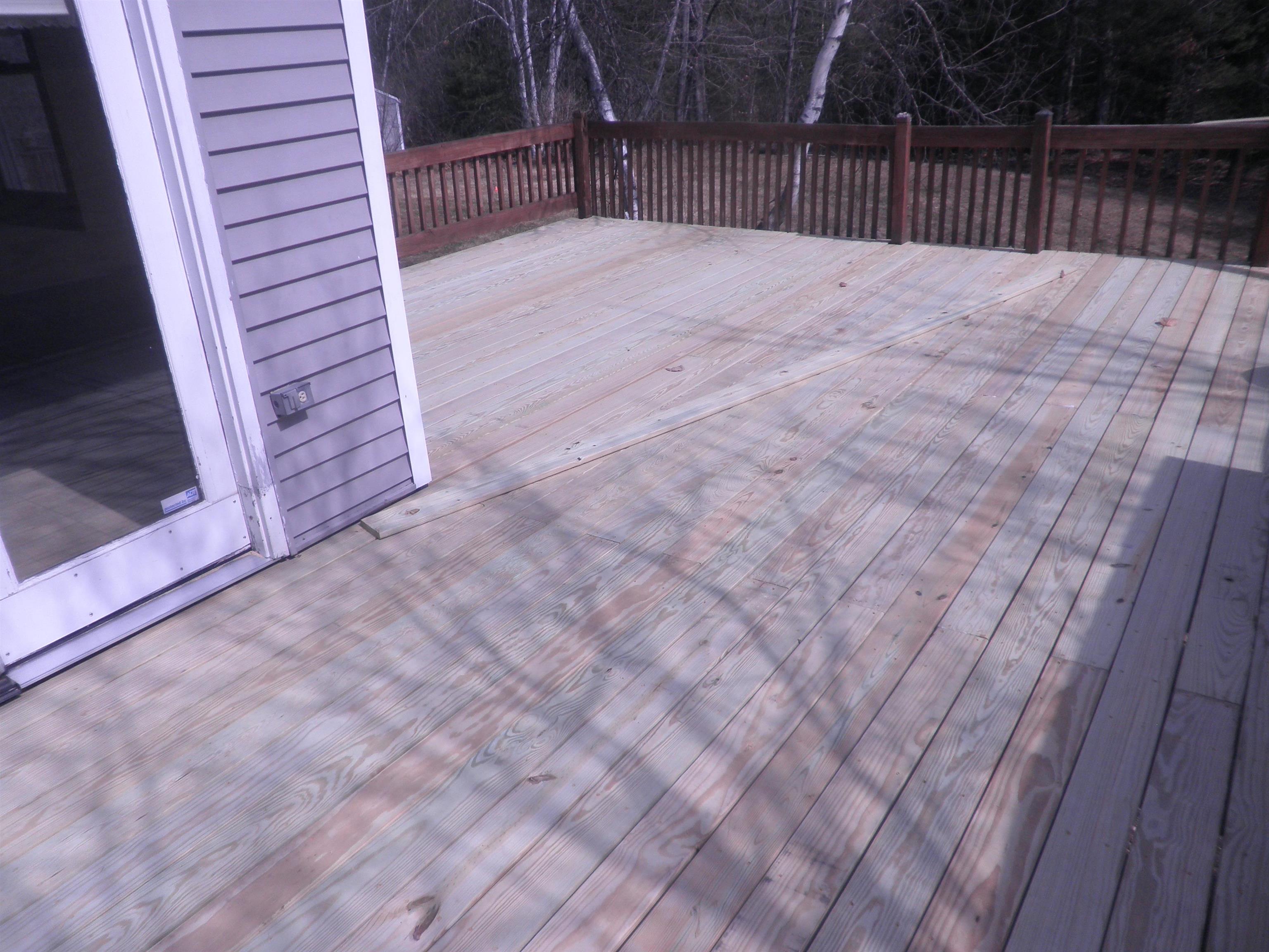 18 Manor View Dr, Raymond, NH 03077