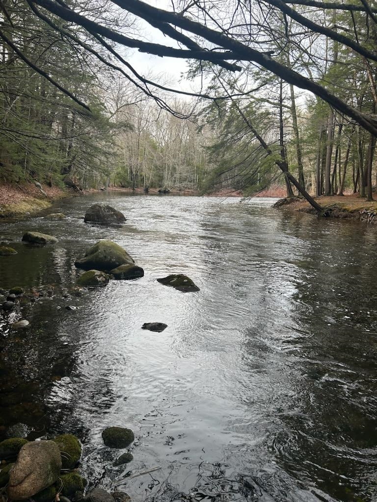 18 Manor View Dr, Raymond, NH 03077