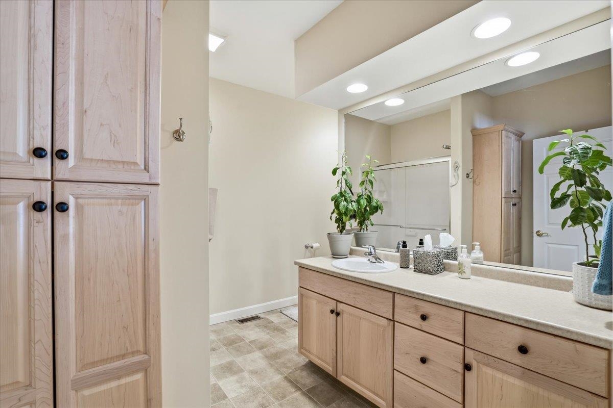 74 Old Stage Rd, Litchfield, NH 03052