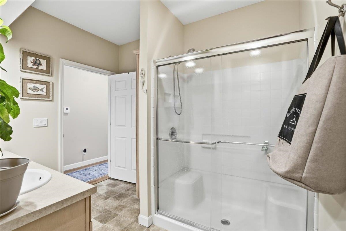 74 Old Stage Rd, Litchfield, NH 03052