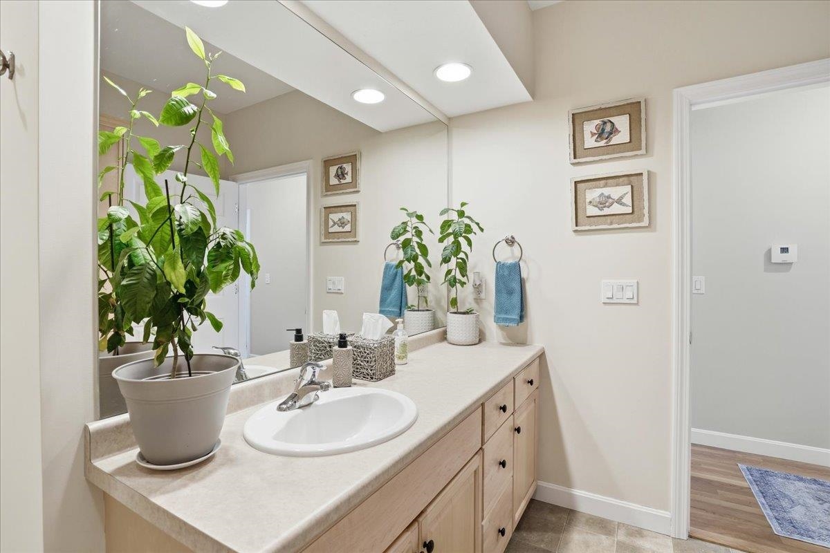 74 Old Stage Rd, Litchfield, NH 03052