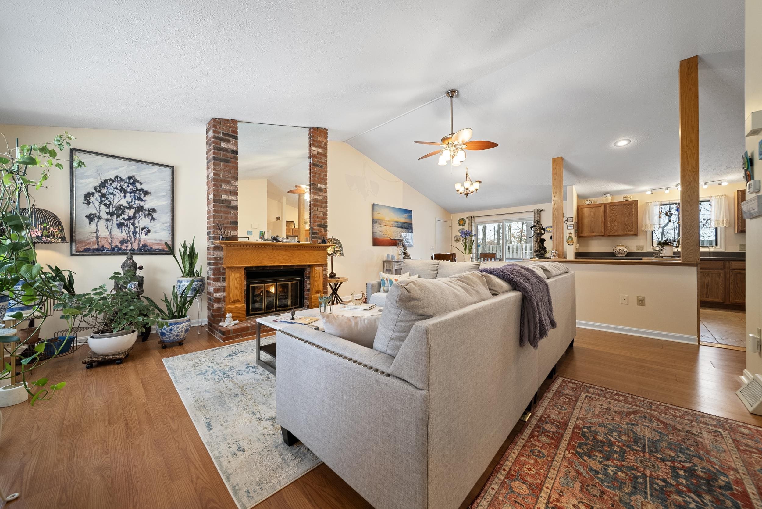 7 Meghan Dr, Nashua, NH 03063