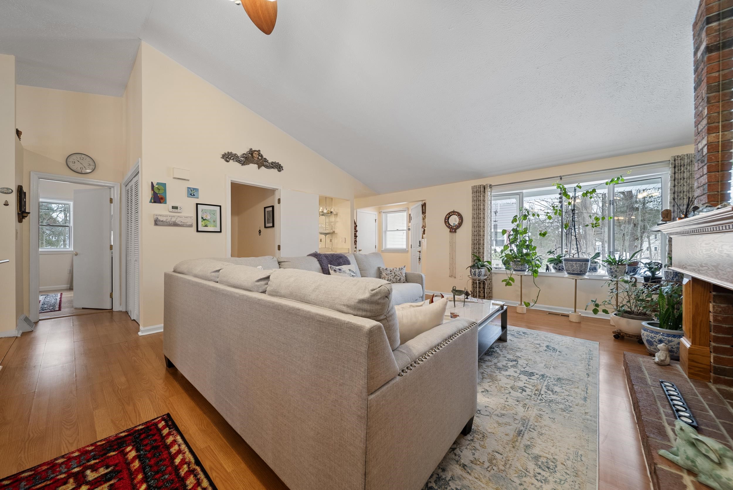 7 Meghan Dr, Nashua, NH 03063