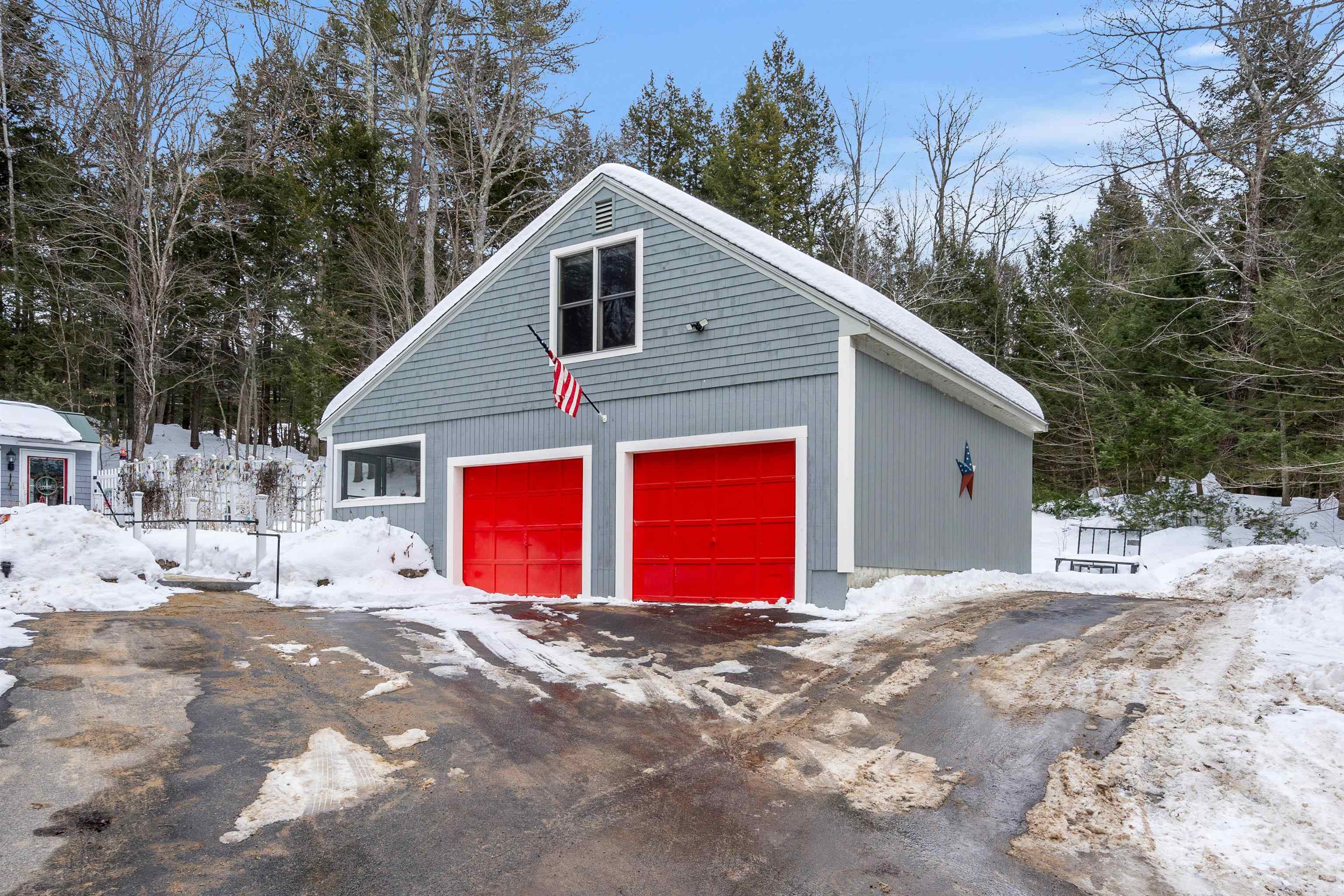 110 New Hampshire Dr, Webster, NH 03303